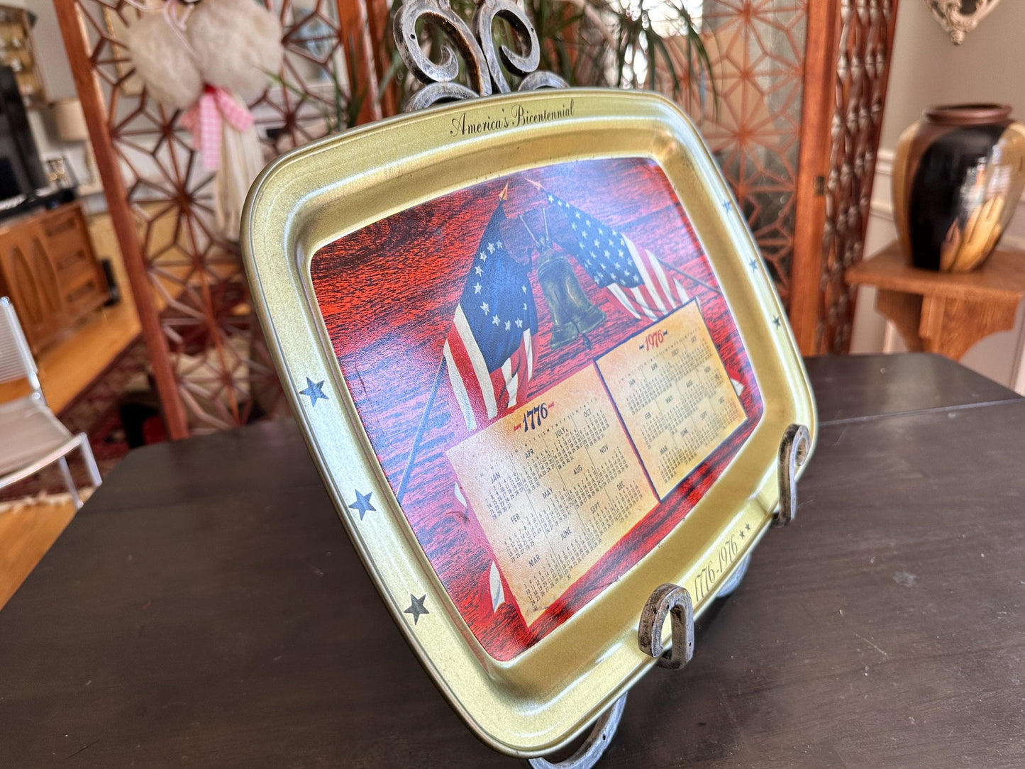 1976 Bicentennial Metal Serving Tray, Patriotic Calendar Kitchen Decor