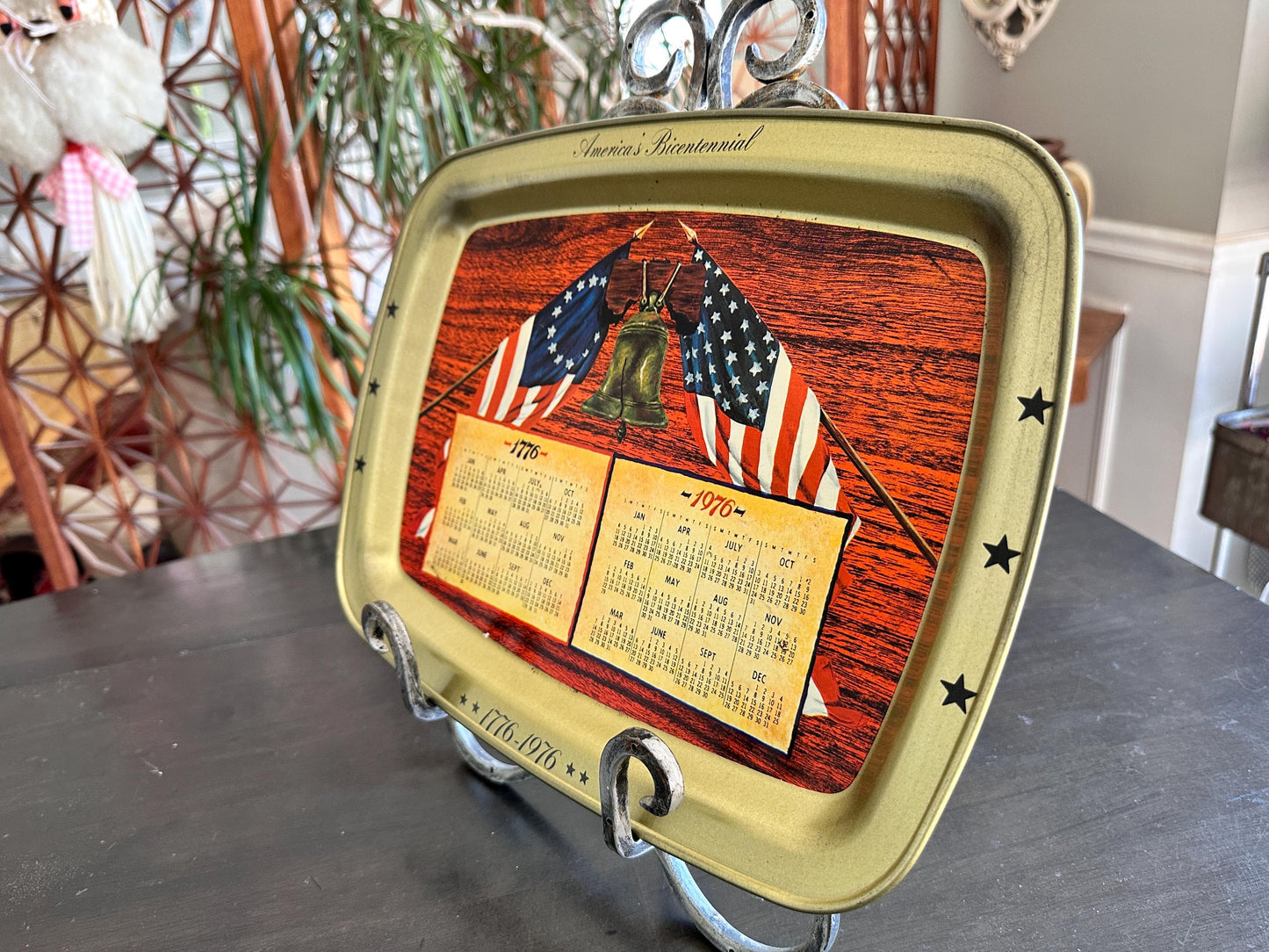 1976 Bicentennial Metal Serving Tray, Patriotic Calendar Kitchen Decor