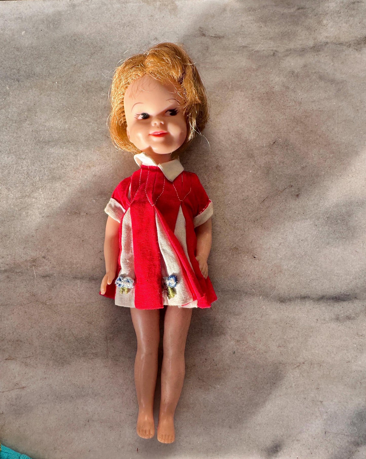 Vintage 1964 Penny Brite Doll Carry Case with 6 Outfits – Mid Century Topper Toys