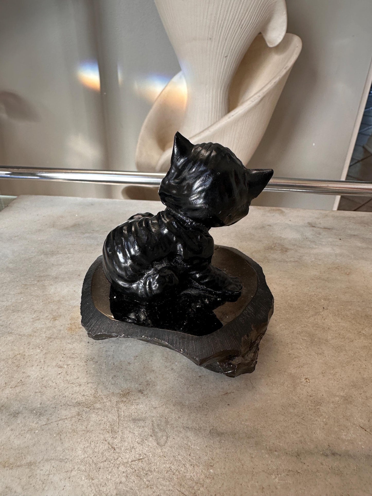 Vintage Kitschy Cat Figurine Set – Polished Anthracite Black Cat Sculpture & Mid-Century Japanese Iridescent Lusterware Cat Dish – Retro Cat