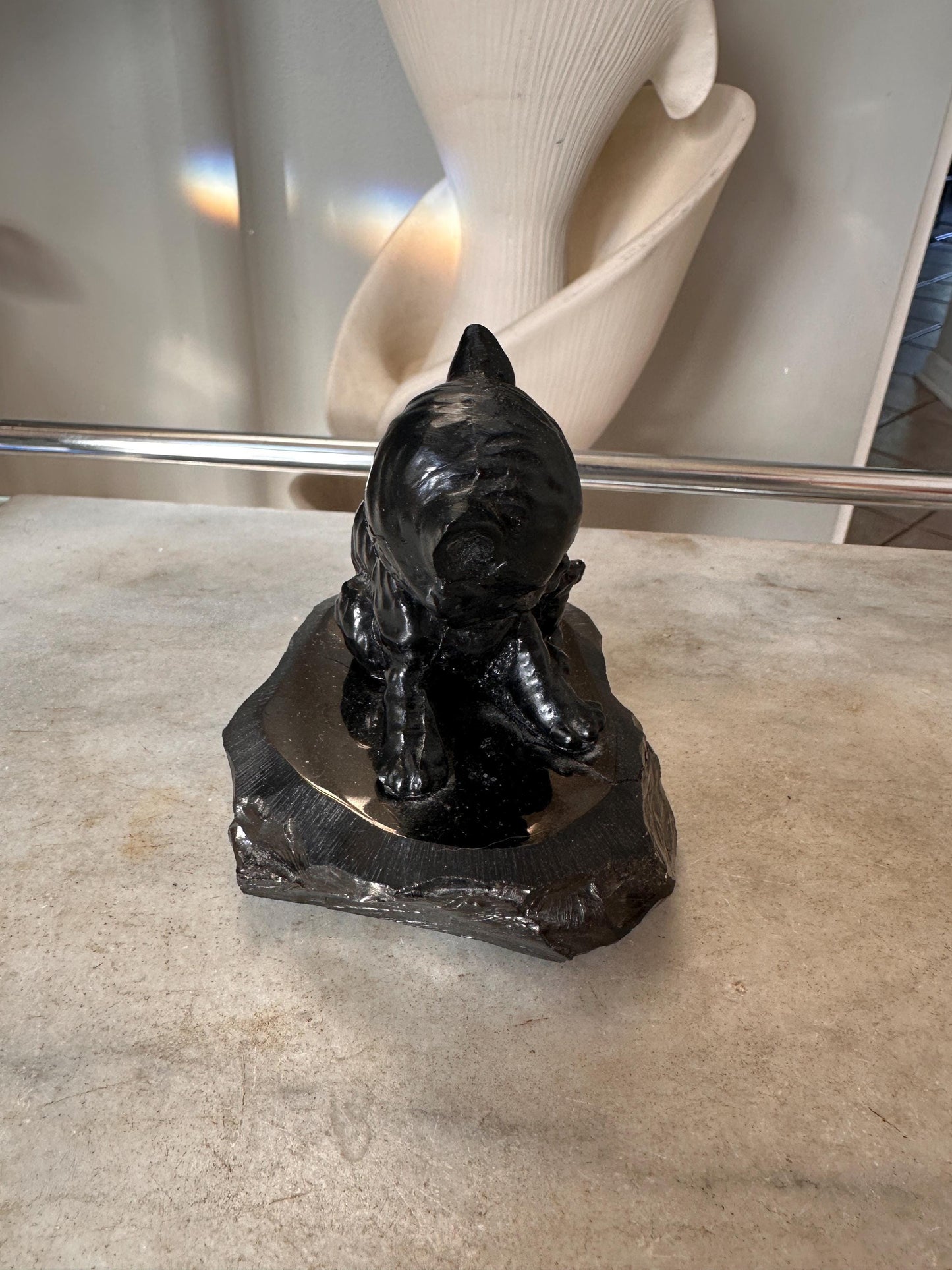 Vintage Kitschy Cat Figurine Set – Polished Anthracite Black Cat Sculpture & Mid-Century Japanese Iridescent Lusterware Cat Dish – Retro Cat