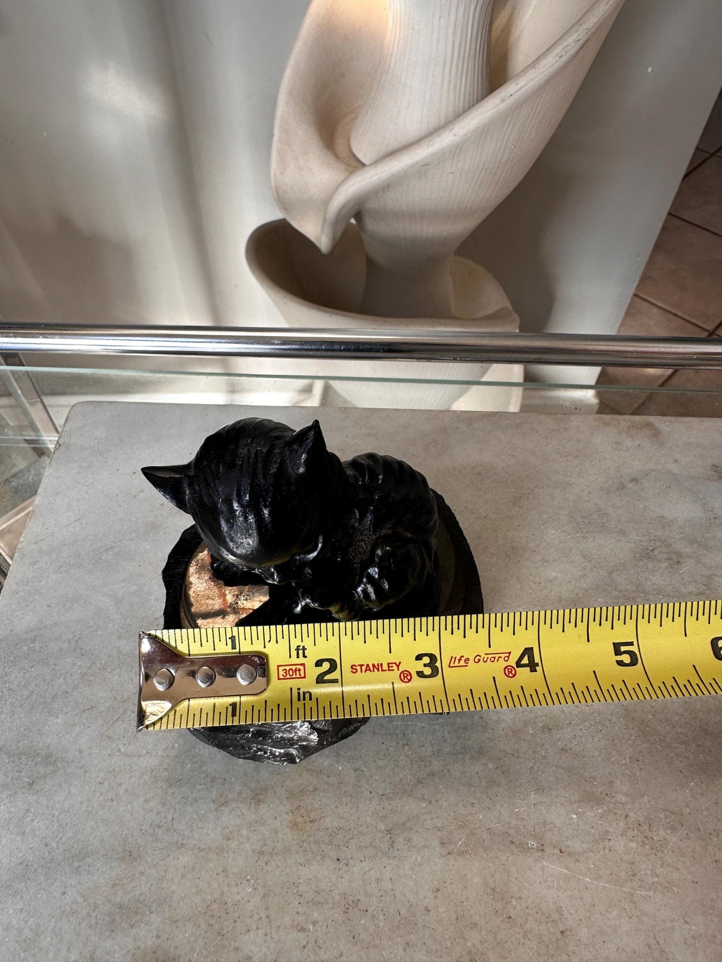 Vintage Kitschy Cat Figurine Set – Polished Anthracite Black Cat Sculpture & Mid-Century Japanese Iridescent Lusterware Cat Dish – Retro Cat