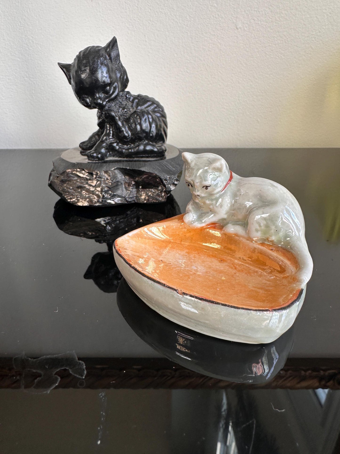 Vintage Kitschy Cat Figurine Set – Polished Anthracite Black Cat Sculpture & Mid-Century Japanese Iridescent Lusterware Cat Dish – Retro Cat
