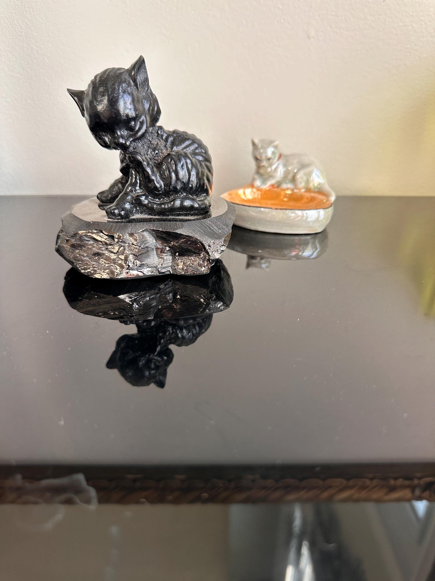 Vintage Kitschy Cat Figurine Set – Polished Anthracite Black Cat Sculpture & Mid-Century Japanese Iridescent Lusterware Cat Dish – Retro Cat