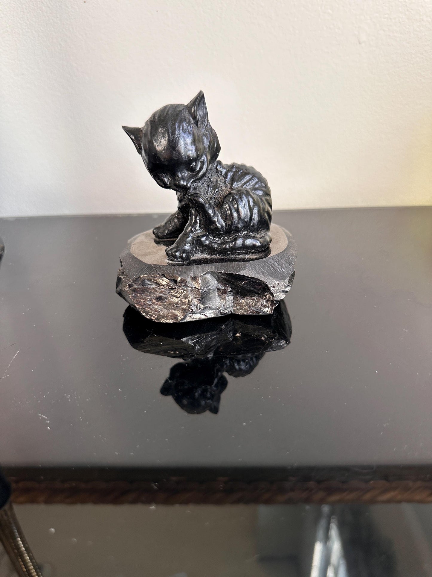 Vintage Kitschy Cat Figurine Set – Polished Anthracite Black Cat Sculpture & Mid-Century Japanese Iridescent Lusterware Cat Dish – Retro Cat