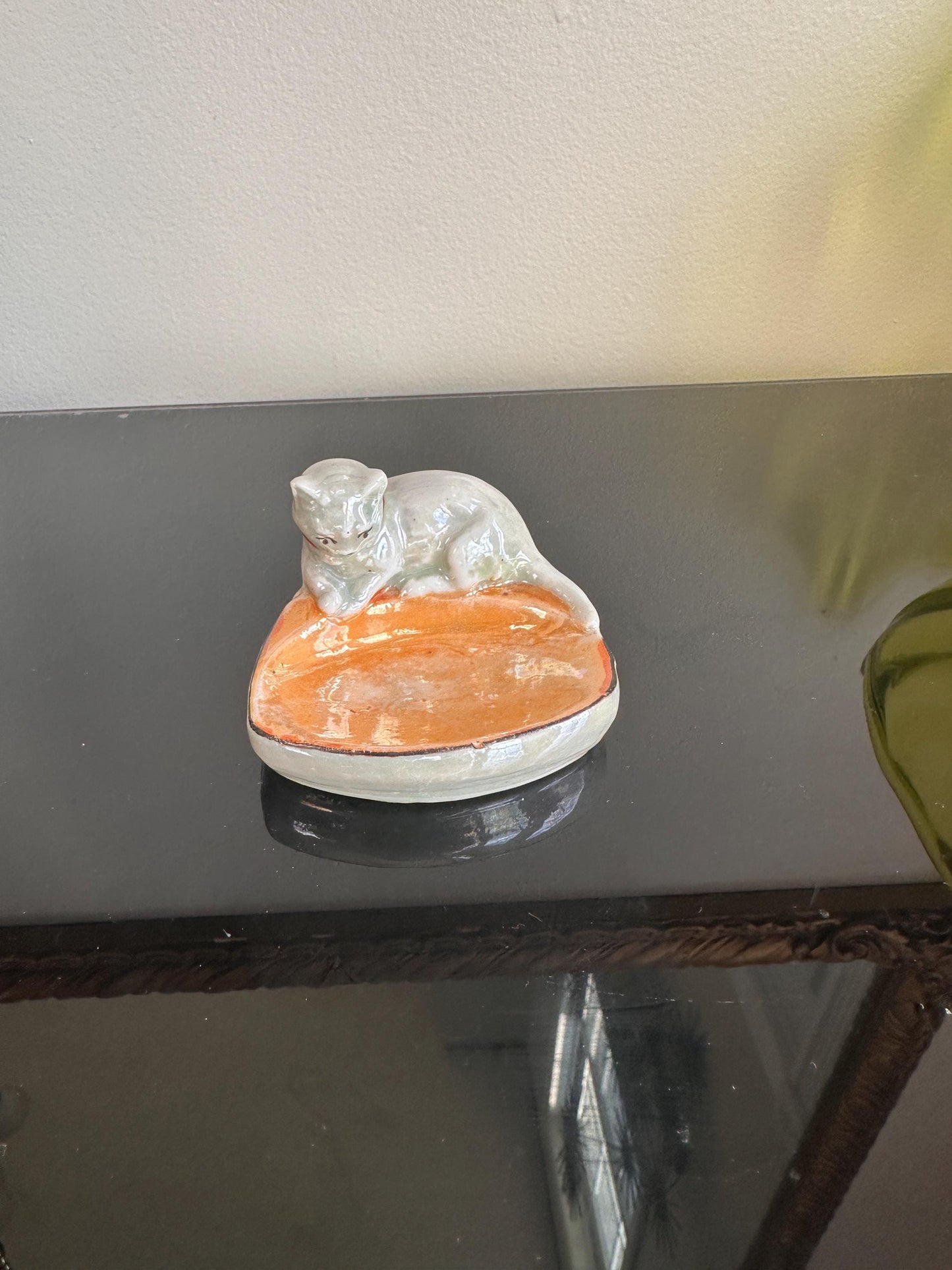 Vintage Kitschy Cat Figurine Set – Polished Anthracite Black Cat Sculpture & Mid-Century Japanese Iridescent Lusterware Cat Dish – Retro Cat