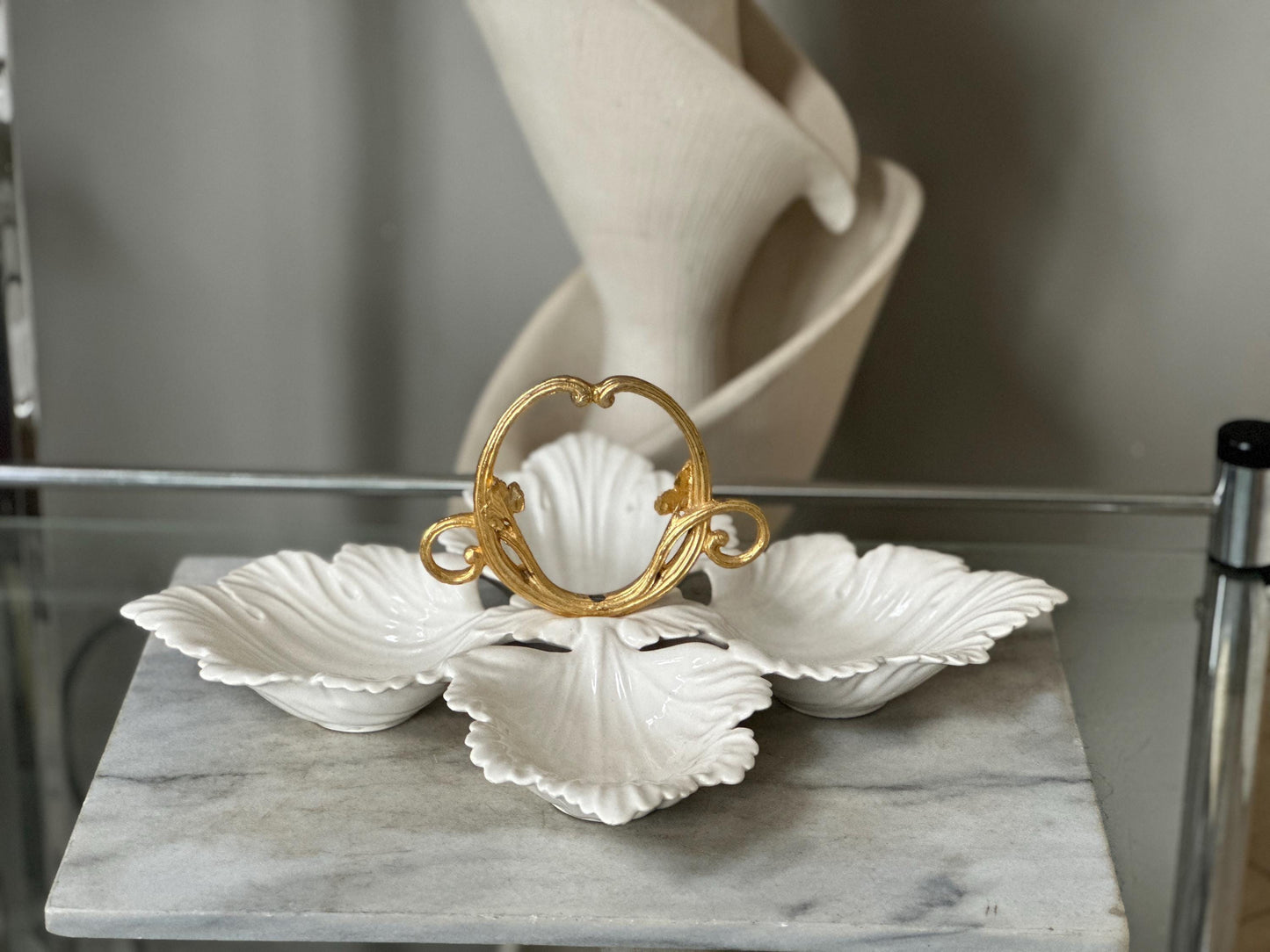 Vintage USA California Pottery Ivory 4-Leaf Ceramic Serving Tray No. 404 | Gold-Tone Metal Round Handle | Mid-Century Serving Dish | Retro E