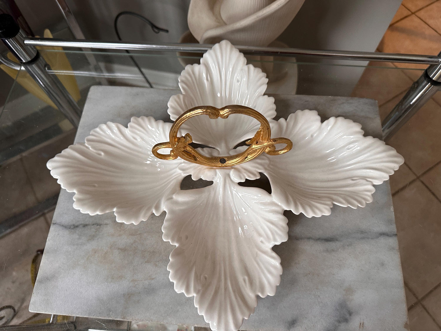 Vintage USA California Pottery Ivory 4-Leaf Ceramic Serving Tray No. 404 | Gold-Tone Metal Round Handle | Mid-Century Serving Dish | Retro E