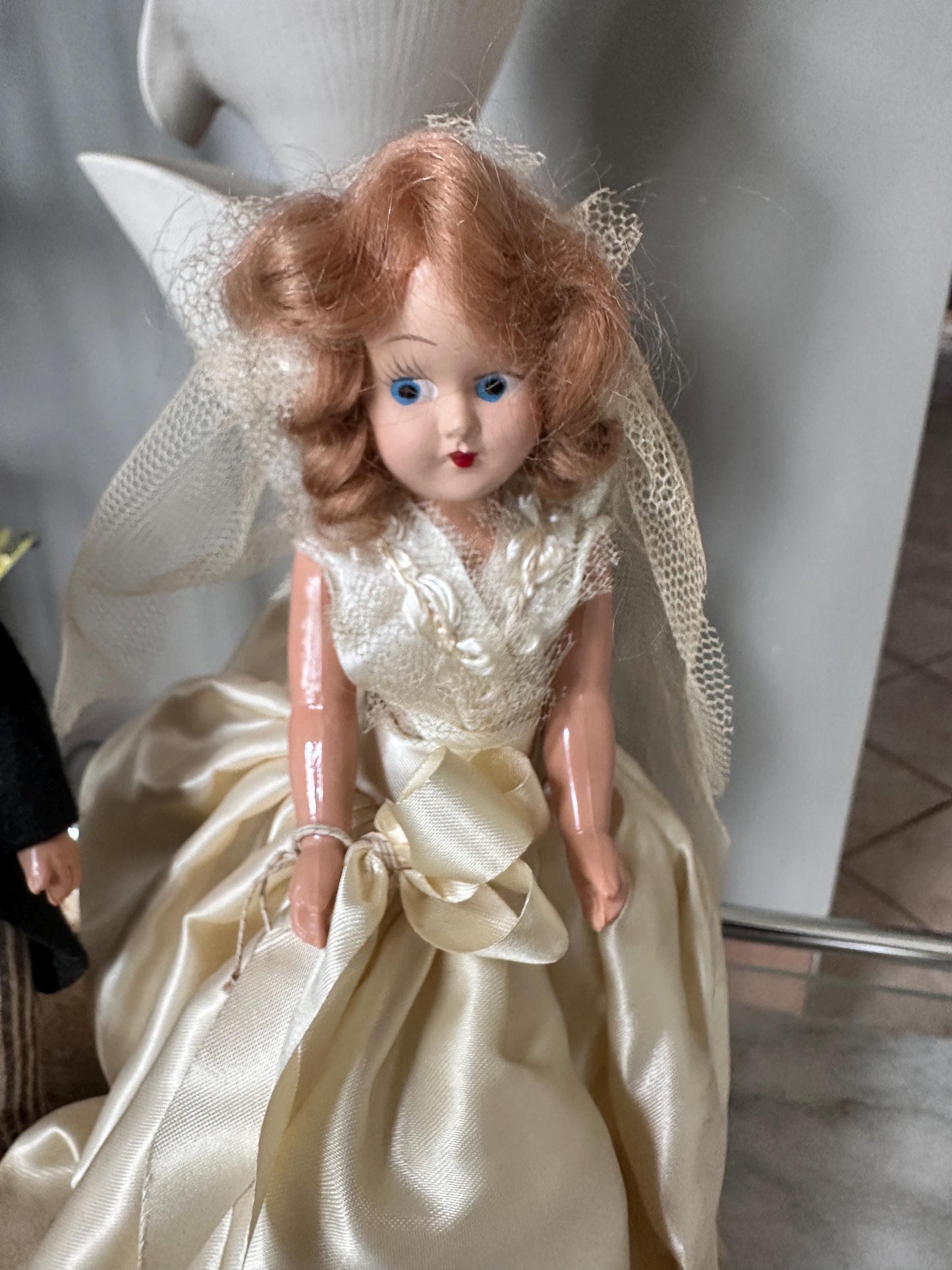 Vintage Antique Bride & Groom Wind-Up Musical Wedding Cake Topper – Rare Collectible
