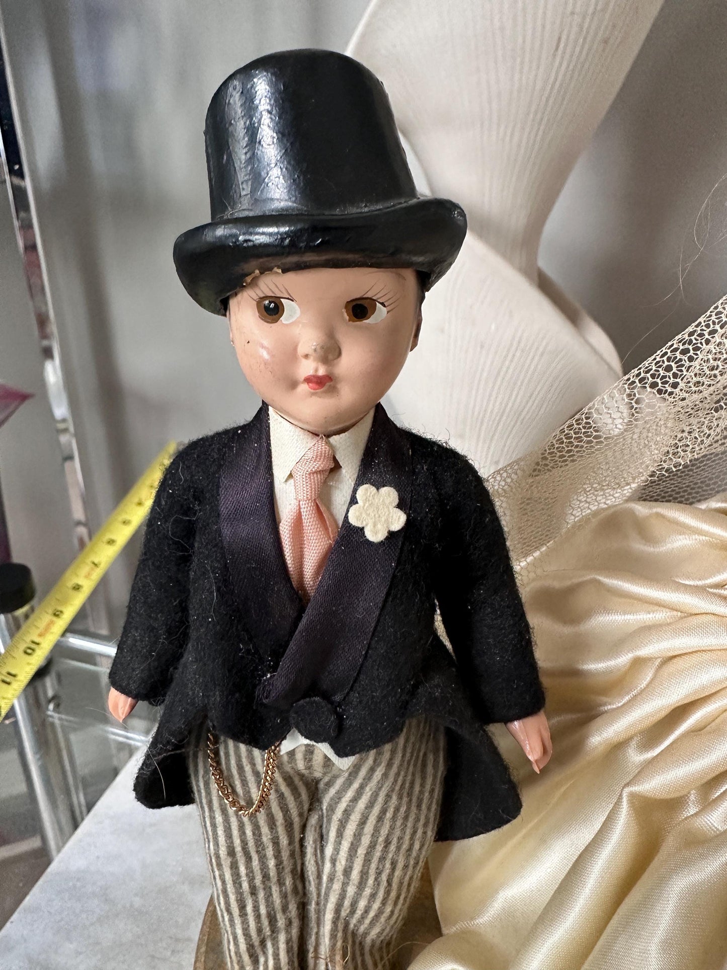 Vintage Antique Bride & Groom Wind-Up Musical Wedding Cake Topper – Rare Collectible