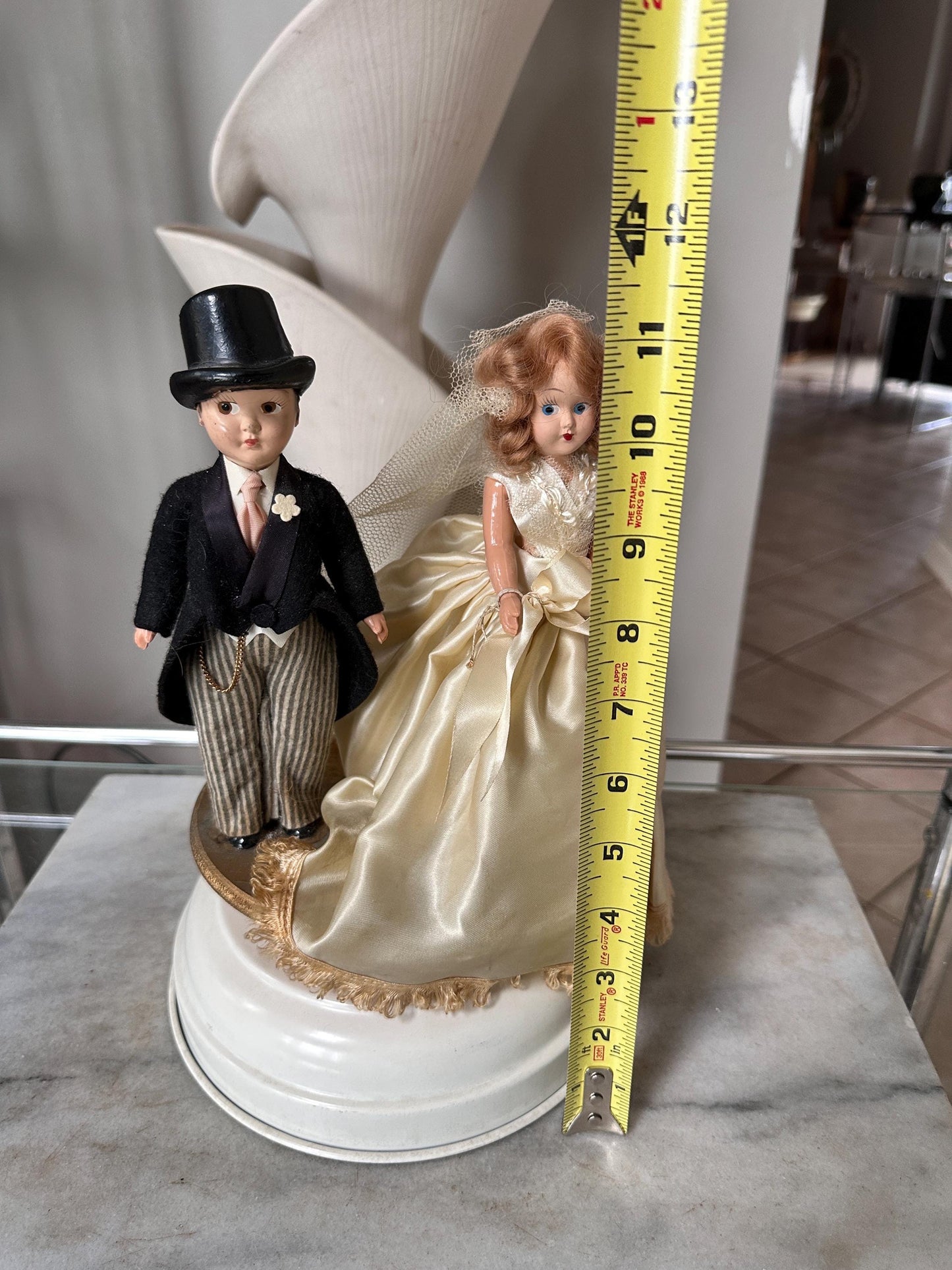 Vintage Antique Bride & Groom Wind-Up Musical Wedding Cake Topper – Rare Collectible