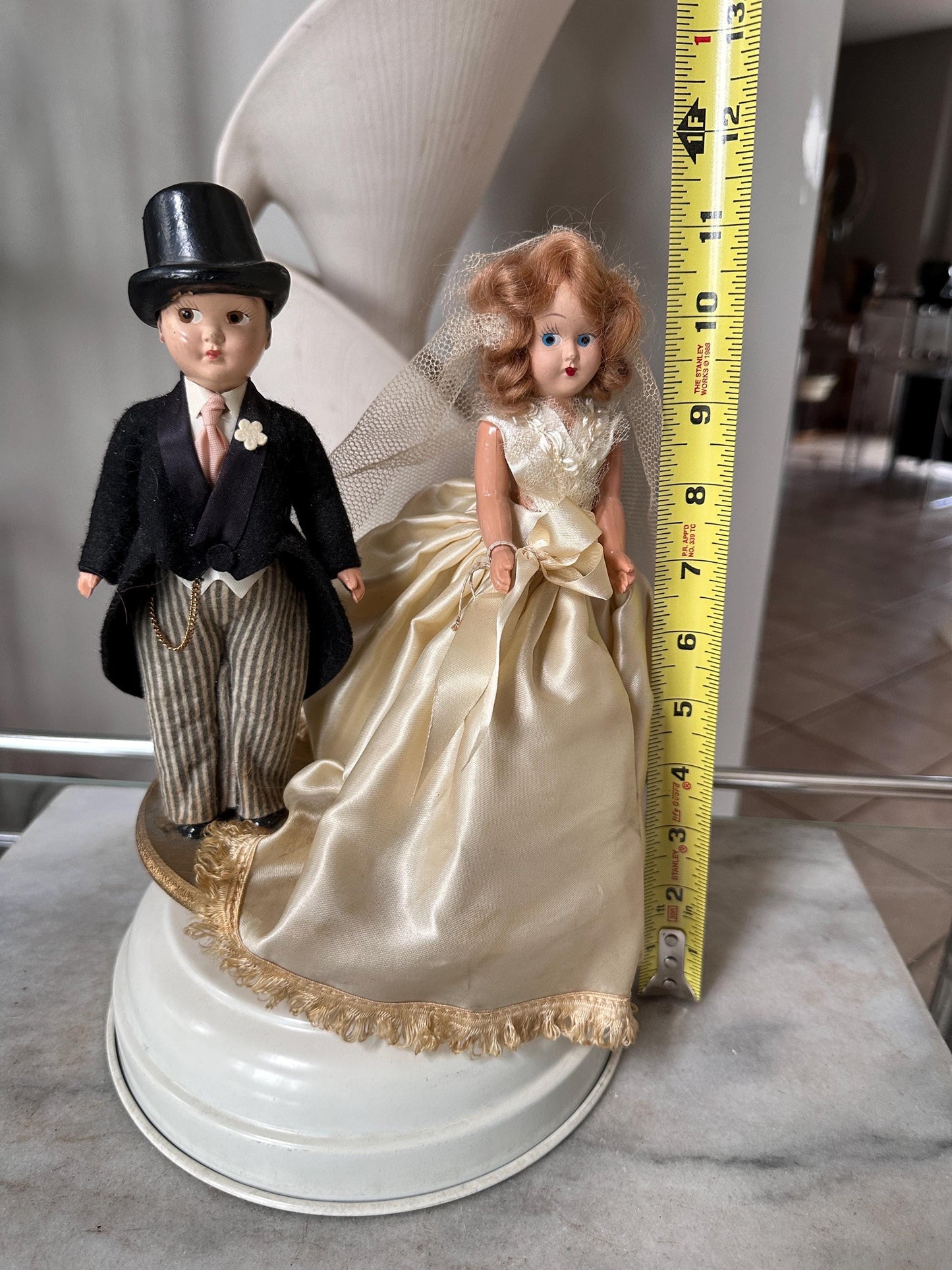 Vintage Antique Bride & Groom Wind-Up Musical Wedding Cake Topper – Rare Collectible