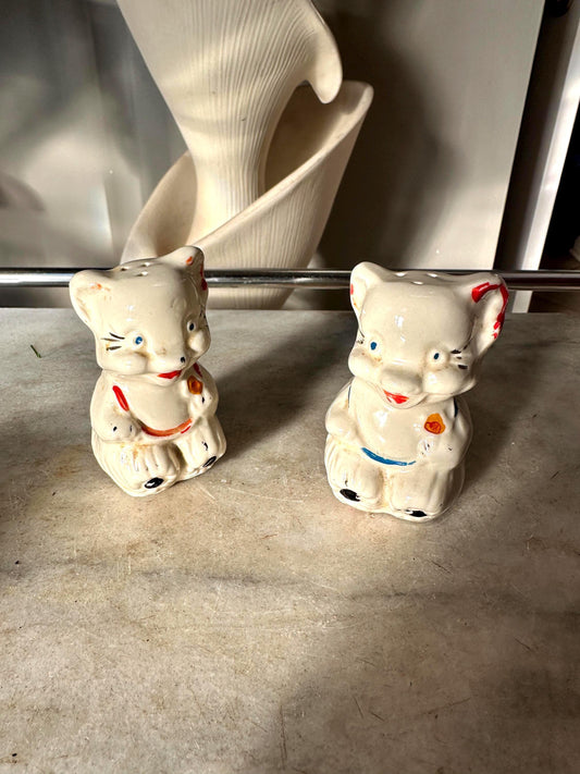 Vintage 1950s American Bisque Pig Salt & Pepper Shakers – 3” Pig Set – Farmhouse Kitchen Decor