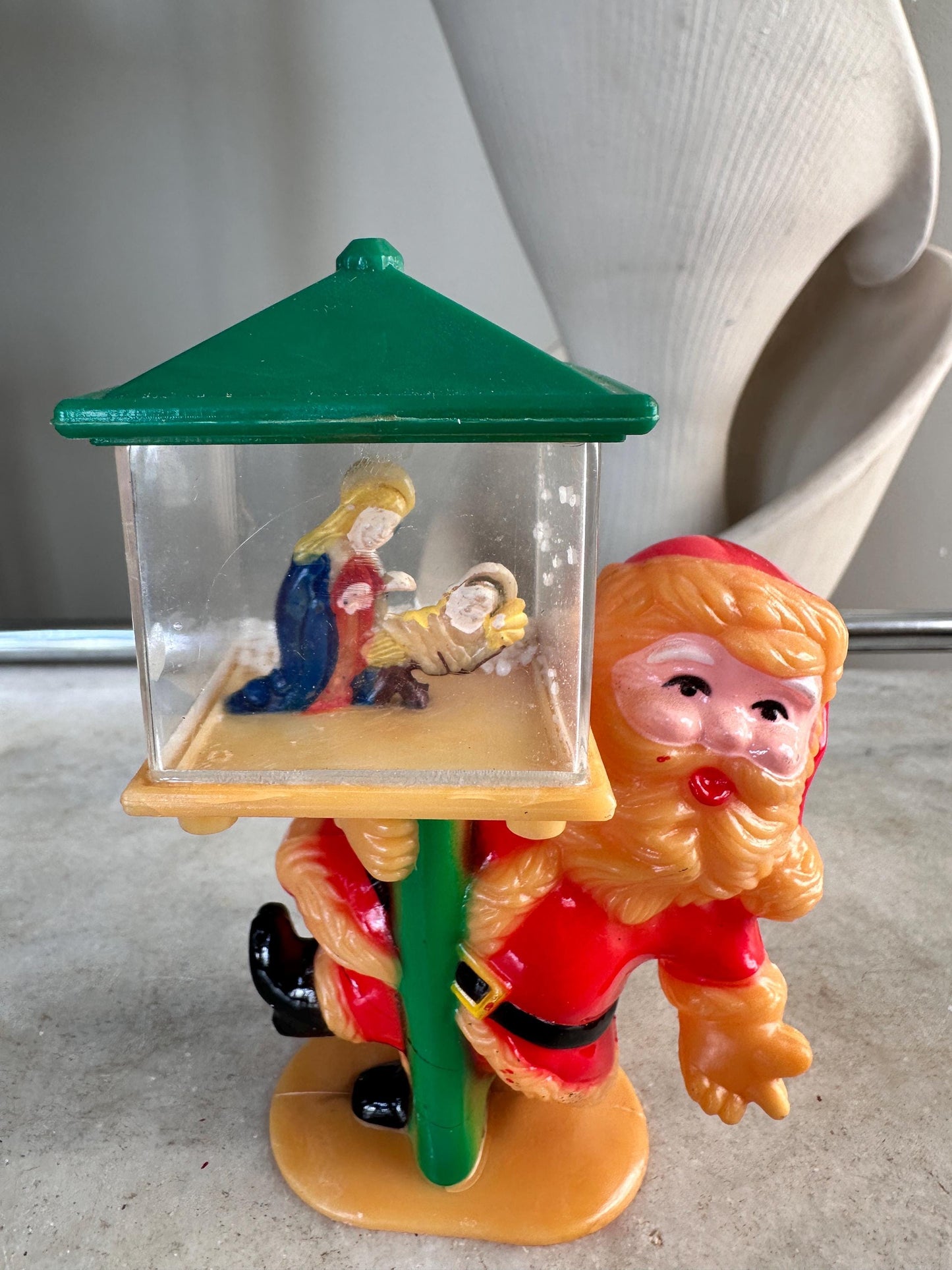 Vintage 1978 Brite Star Santa in Sleigh Holding onto a Light Pole Snowglobe