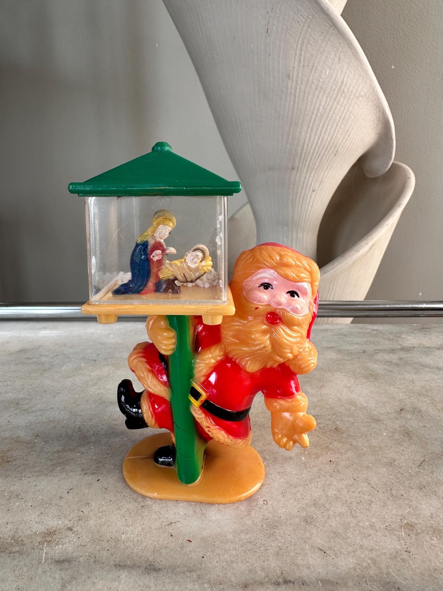Vintage 1978 Brite Star Santa in Sleigh Holding onto a Light Pole Snowglobe