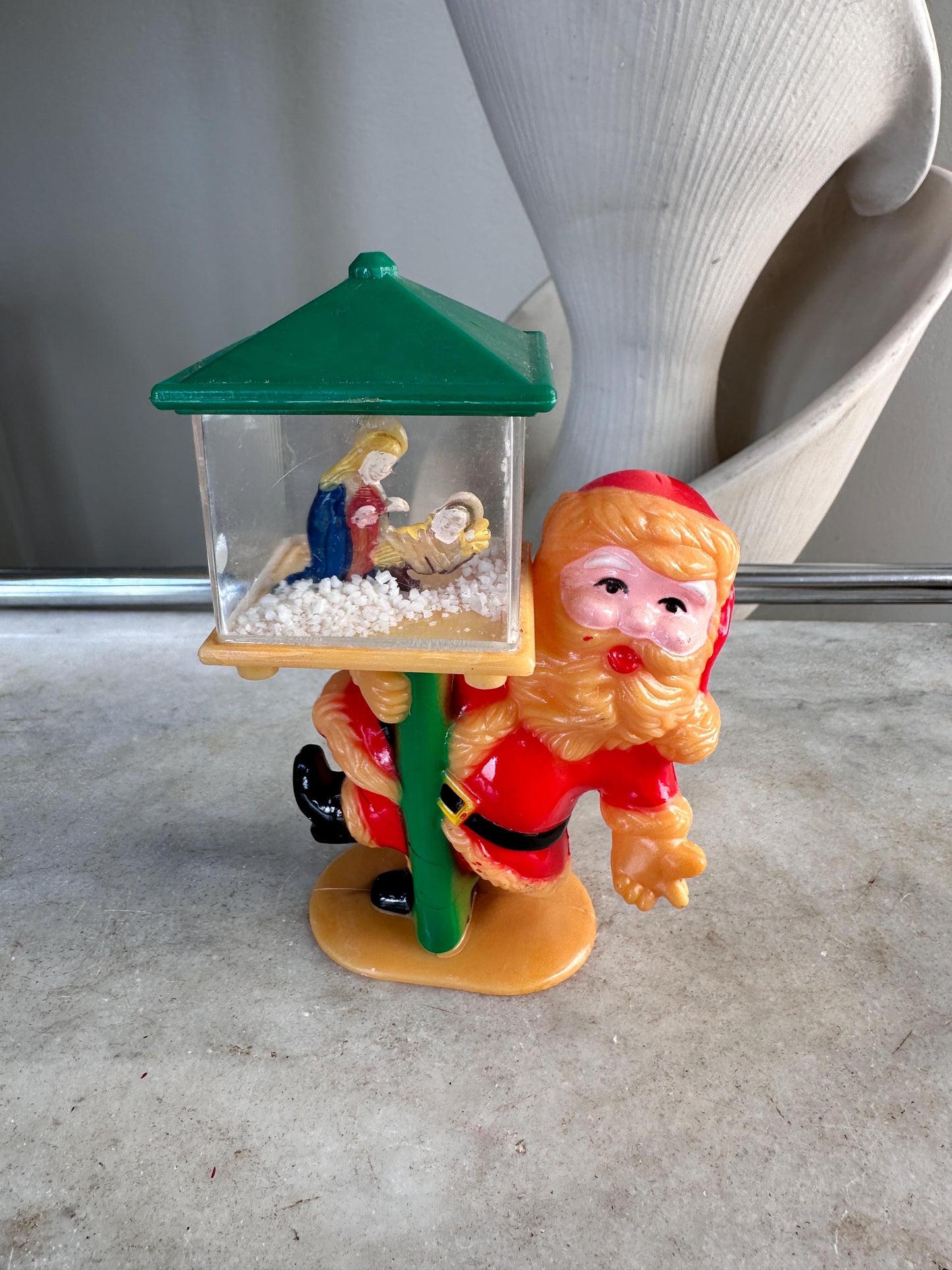 Vintage 1978 Brite Star Santa in Sleigh Holding onto a Light Pole Snowglobe