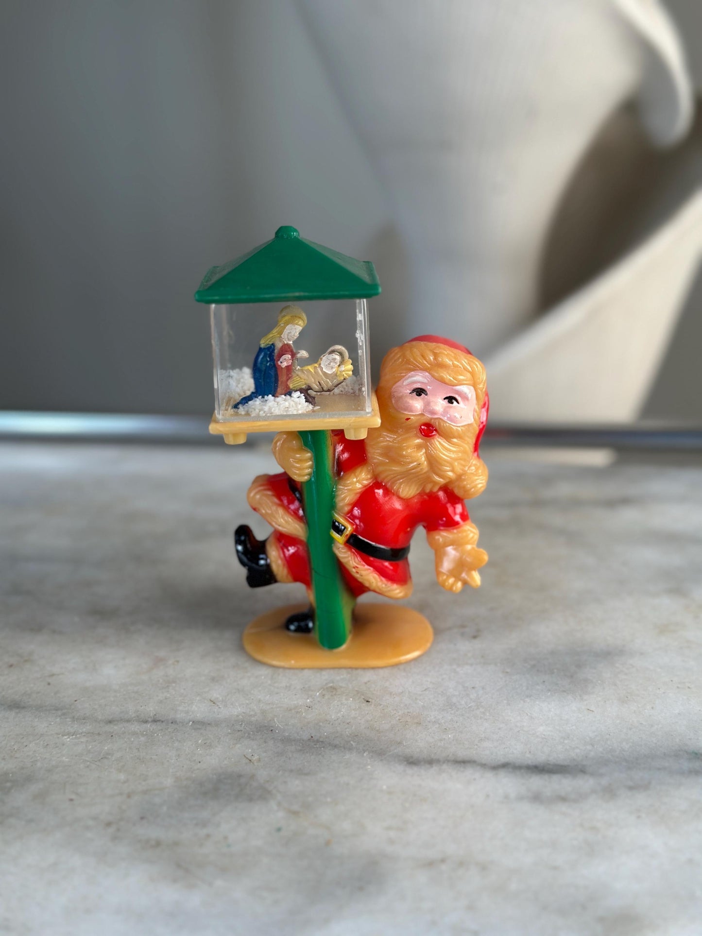 Vintage 1978 Brite Star Santa in Sleigh Holding onto a Light Pole Snowglobe