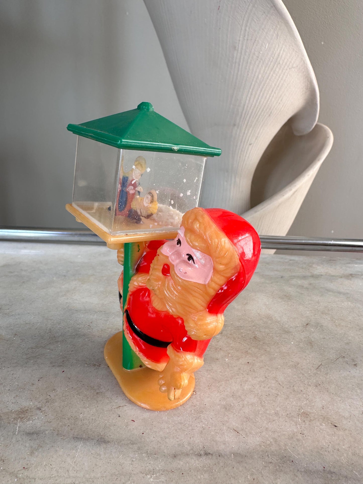 Vintage 1978 Brite Star Santa in Sleigh Holding onto a Light Pole Snowglobe