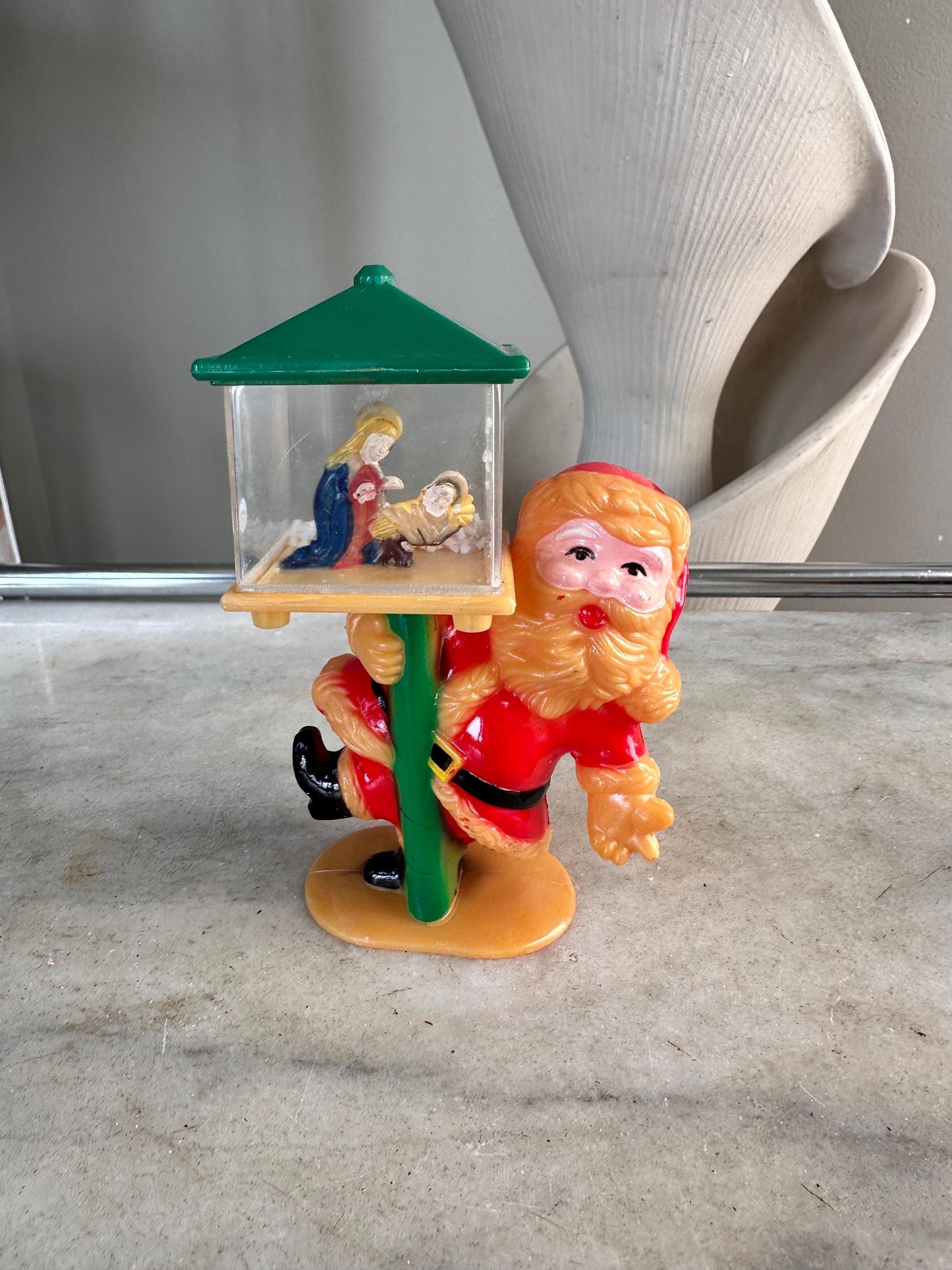 Vintage 1978 Brite Star Santa in Sleigh Holding onto a Light Pole Snowglobe
