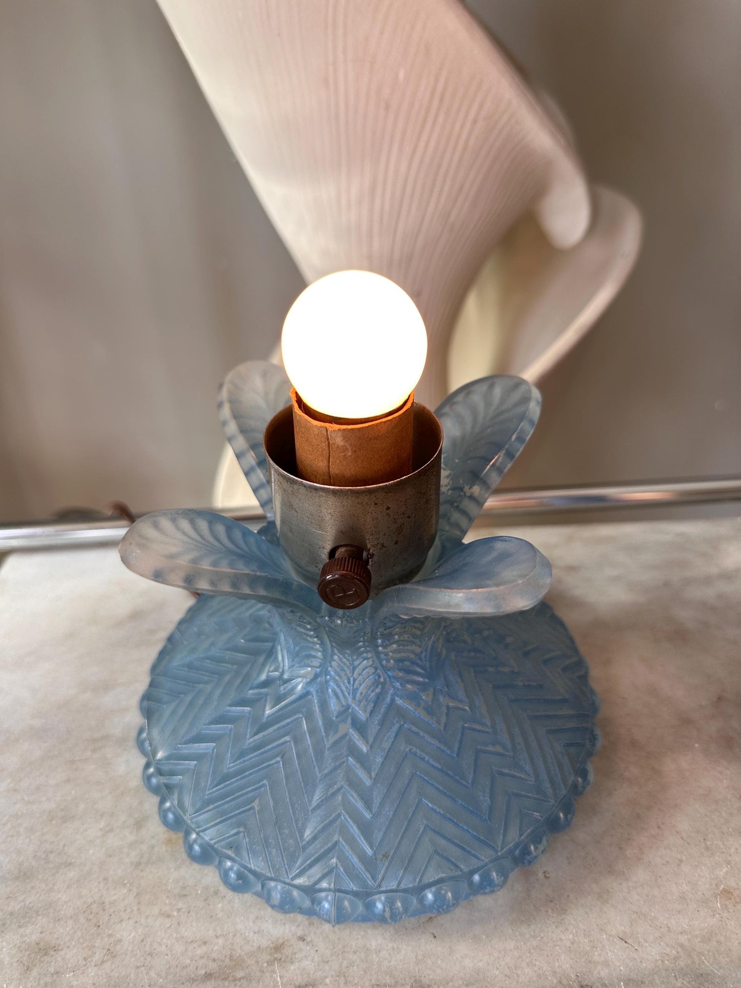Vintage 1940s Skyscraper Bullet Boudoir Lamp – Blue Frosted Glass Art Deco Accent Light