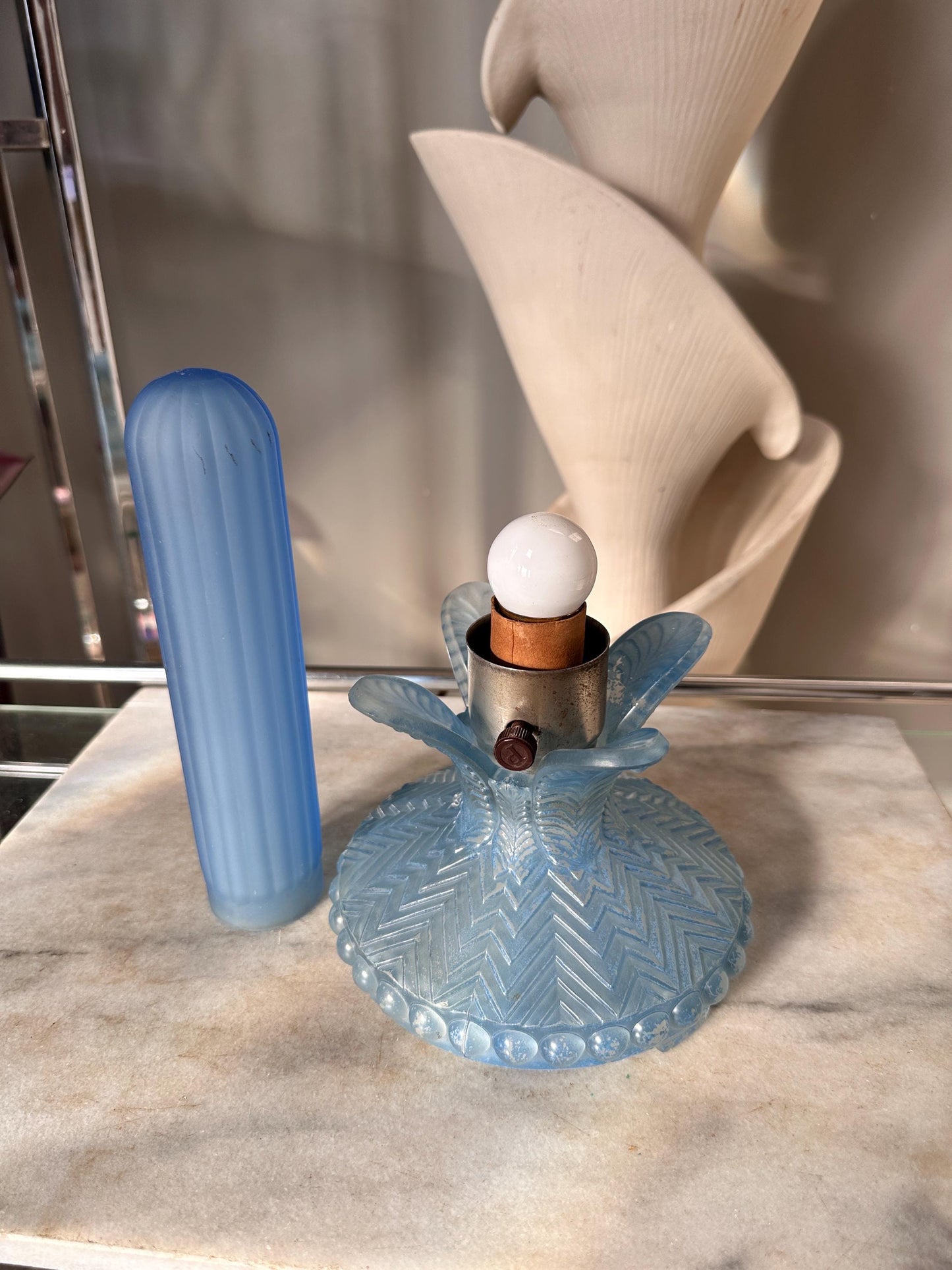 Vintage 1940s Skyscraper Bullet Boudoir Lamp – Blue Frosted Glass Art Deco Accent Light