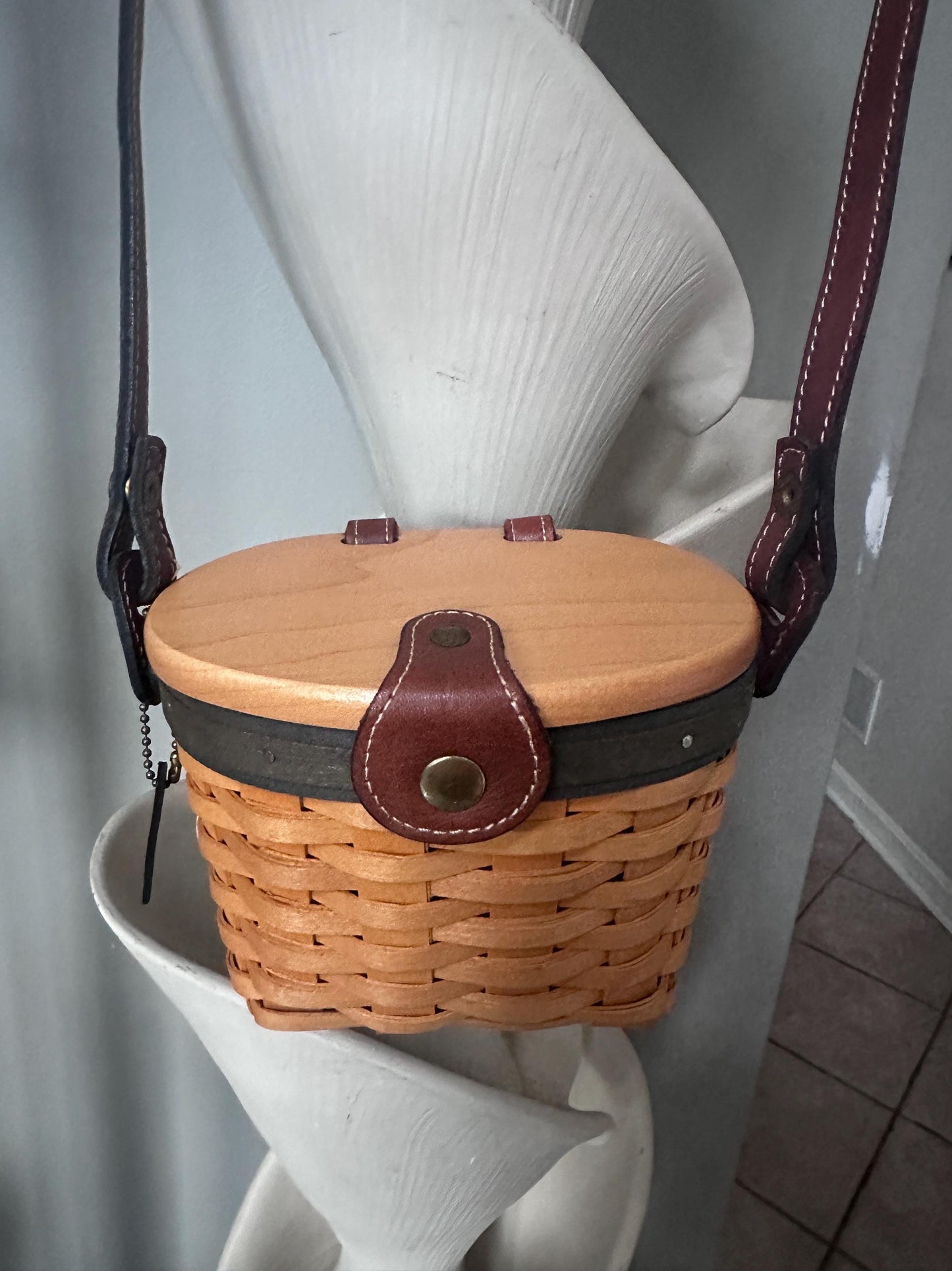 Longaberger 2000 Collectors Club Small Saddlebrook Basket Purse | Signed + Dated | Like New with Insert & Pamphlet | Long Strap Basket Purse