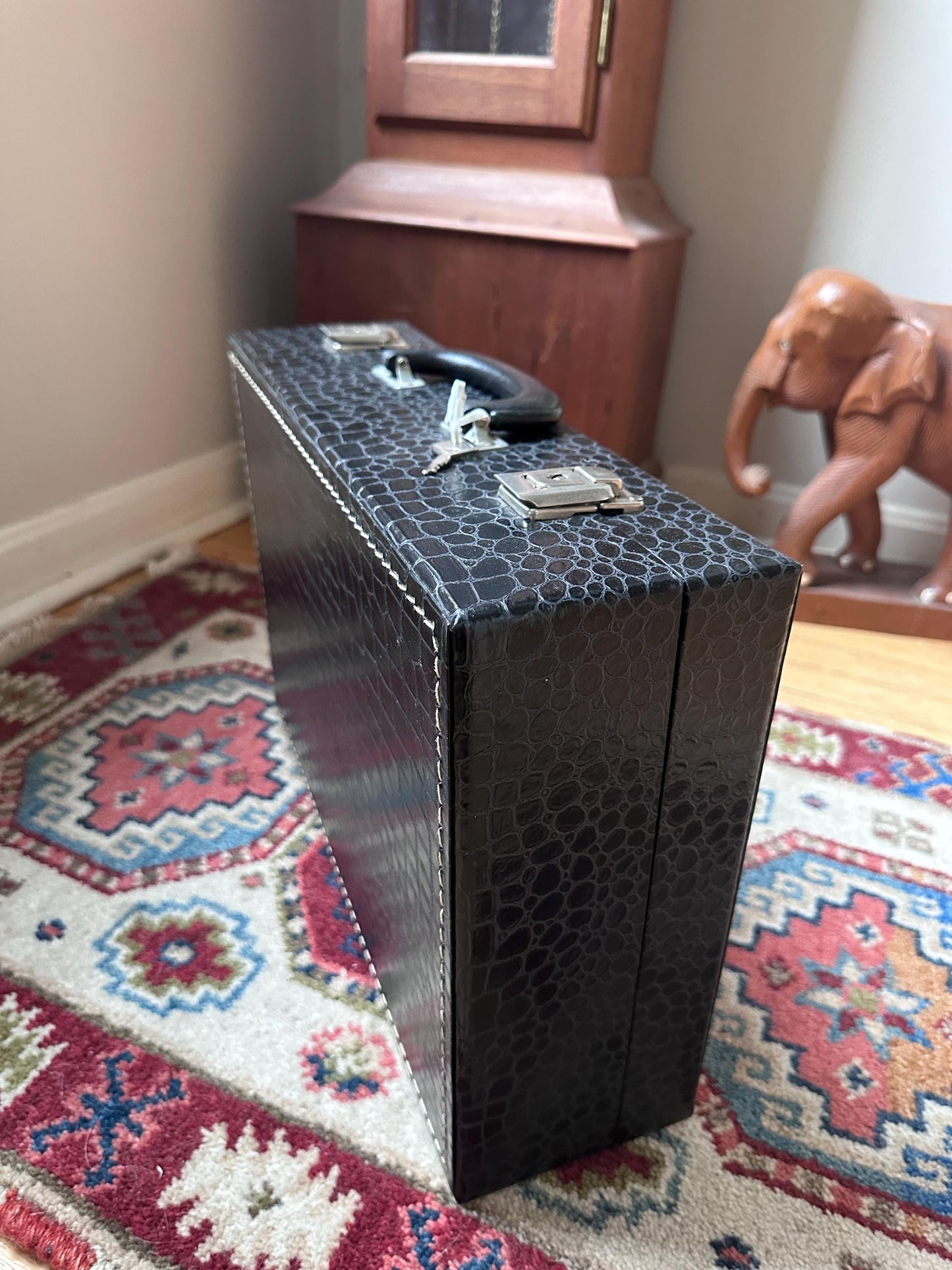 Vintage Mock Croc  8 Track Case | Faux Leather 30  8 Track Tape Carrying Case with 30 Tapes – 70s-80s, Cars, Blondie, Led Zeppelin and More