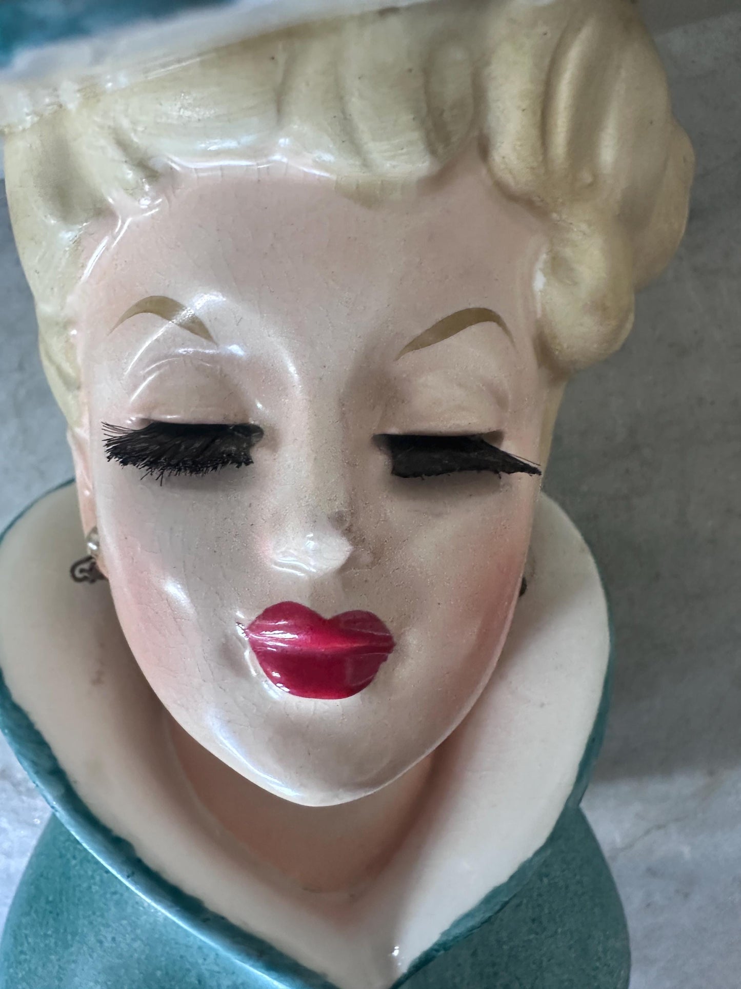 Vintage Napco C3815C Head Vase – 1950s Lady Head Vase with Nylon Brush-Style Lashes, Earrings & Gold Gilt Accents