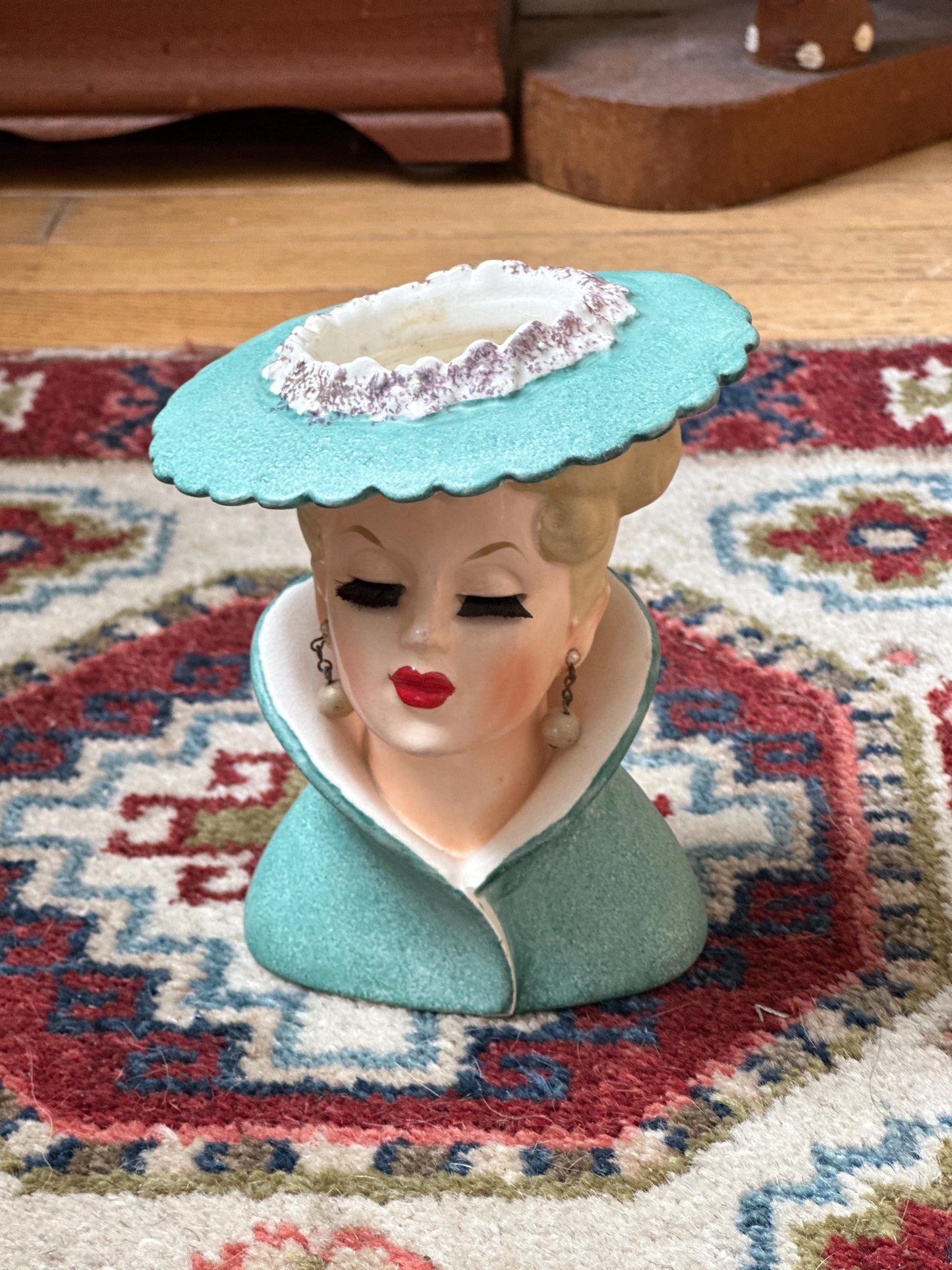 Vintage Napco C3815C Head Vase – 1950s Lady Head Vase with Nylon Brush-Style Lashes, Earrings & Gold Gilt Accents