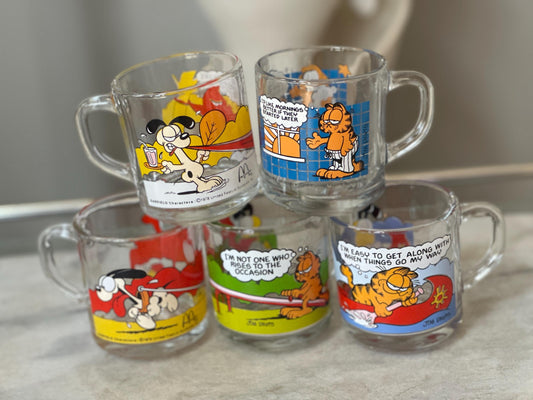 Vintage 1978 Garfield Glass Mugs Set of 5 Hazel-Atlas Coffee Cups Retro Cartoon Collectible