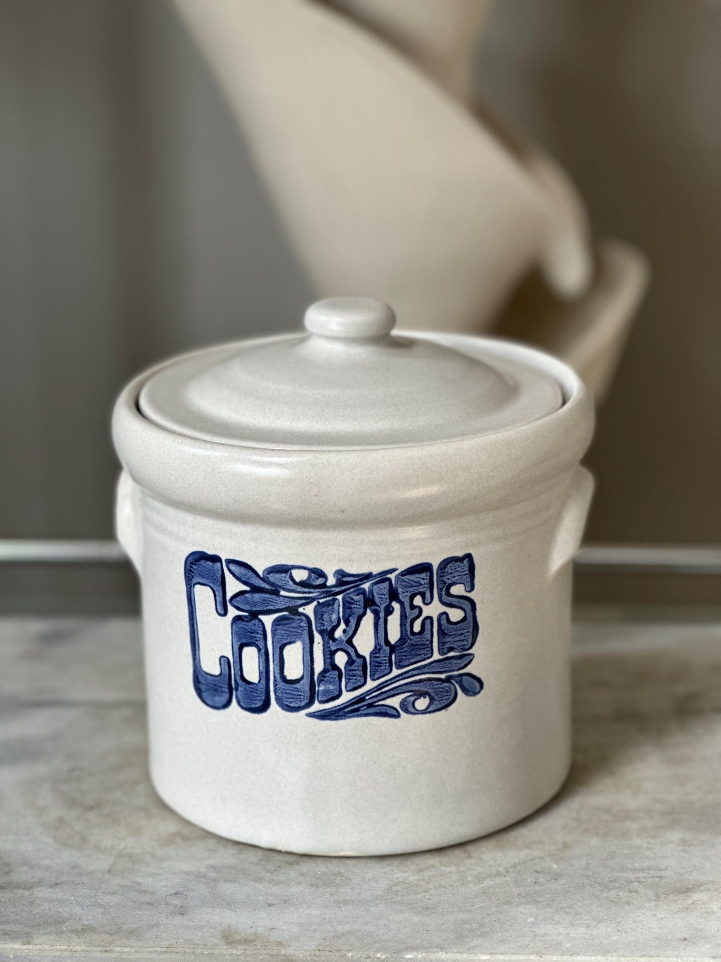 Vintage Pfaltzgraff Yorktowne Cookie Jar Stoneware Blue & Gray USA 1960s 1970s