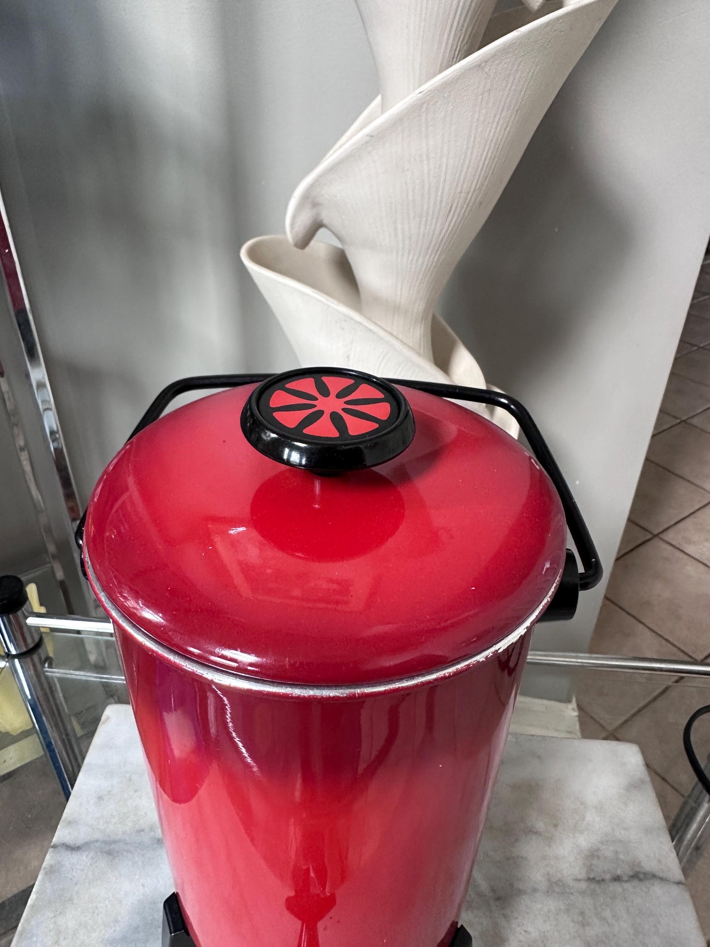 Vintage Mirro-Matic Electric Percolator – 22 Cup Red & Black Coffee Maker | Mid Century Modern Party Perk | Retro Entertaining