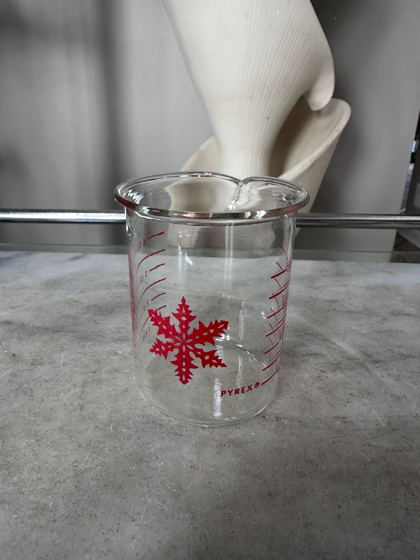 Rare Vintage Pyrex Measurette Measuring Beaker 1/2 Cup 4 oz Red Snowflake 1961-1965 Kitchen Collectible