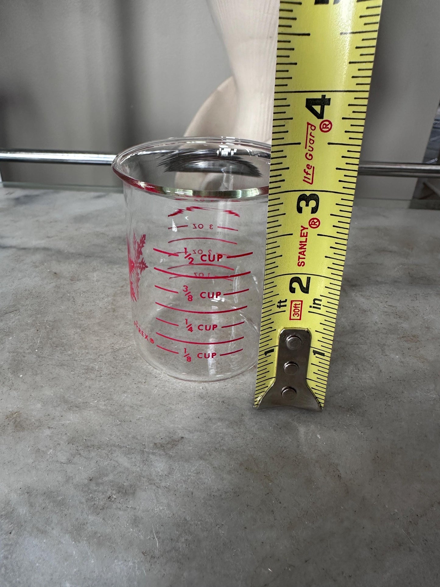 Rare Vintage Pyrex Measurette Measuring Beaker 1/2 Cup 4 oz Red Snowflake 1961-1965 Kitchen Collectible