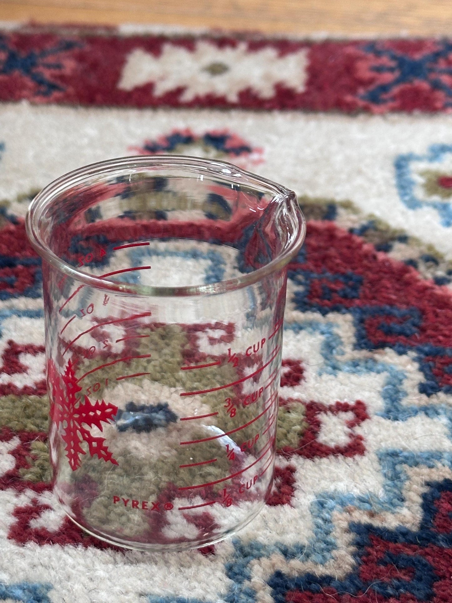 Rare Vintage Pyrex Measurette Measuring Beaker 1/2 Cup 4 oz Red Snowflake 1961-1965 Kitchen Collectible