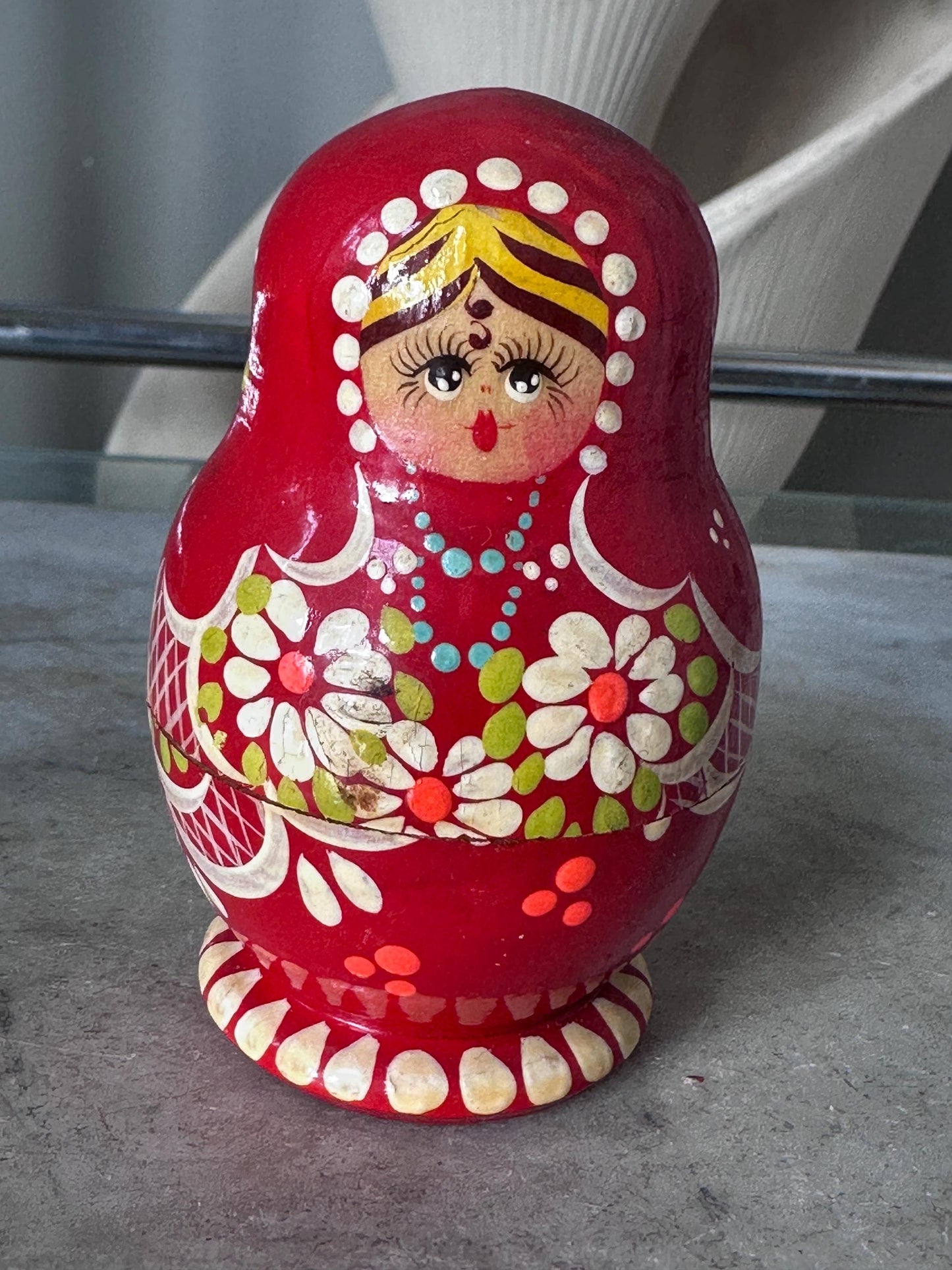 Vintage Russian Neatin Dolls | Collectible 5 hand painted Russian Nesting Dolls | Red w  Flowers
