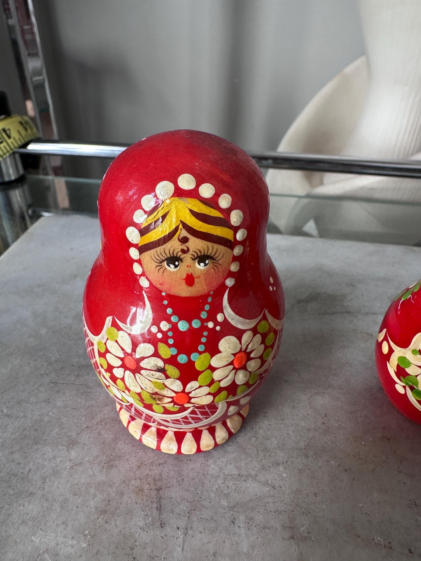 Vintage Russian Neatin Dolls | Collectible 5 hand painted Russian Nesting Dolls | Red w  Flowers