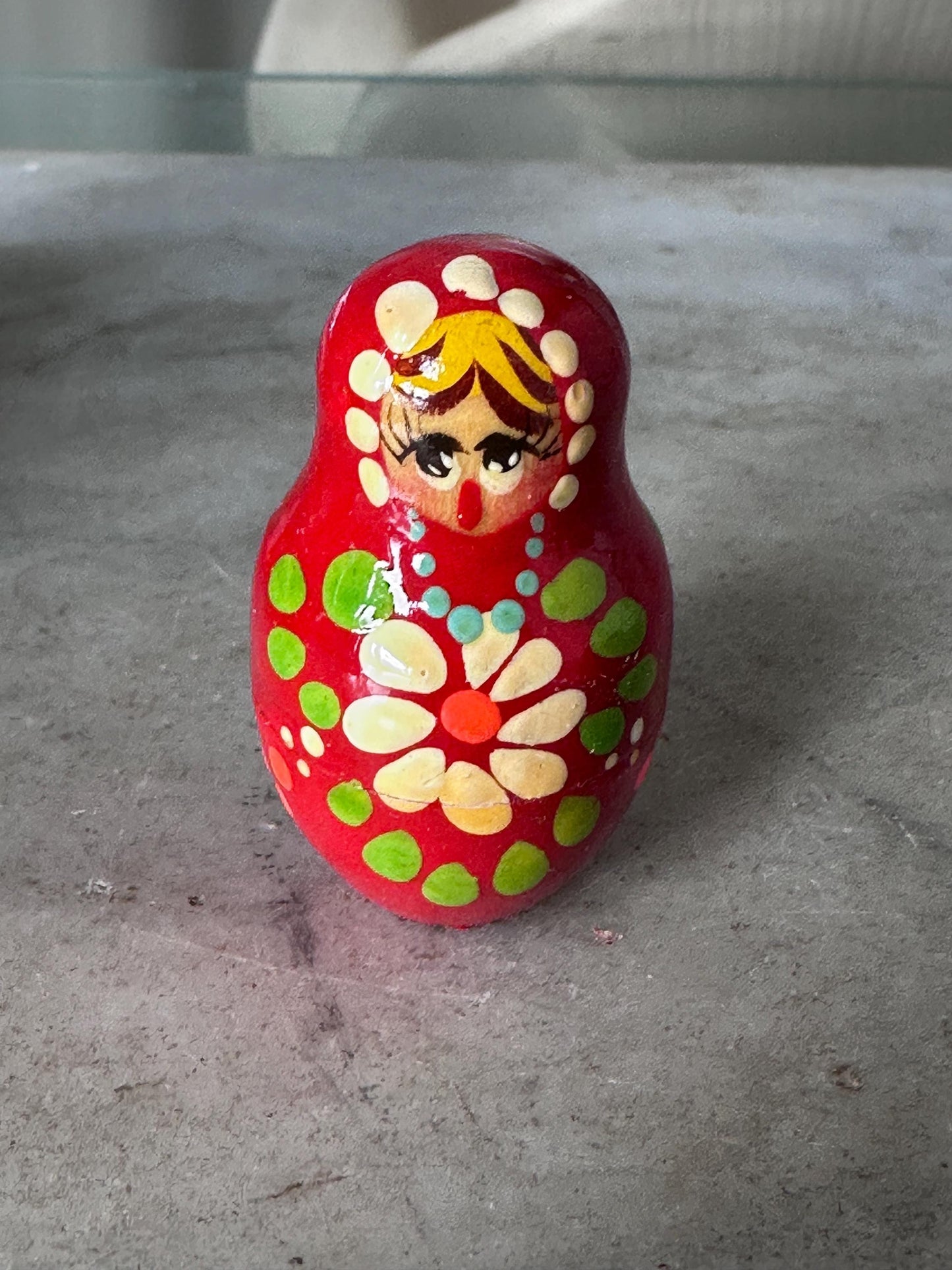 Vintage Russian Neatin Dolls | Collectible 5 hand painted Russian Nesting Dolls | Red w  Flowers