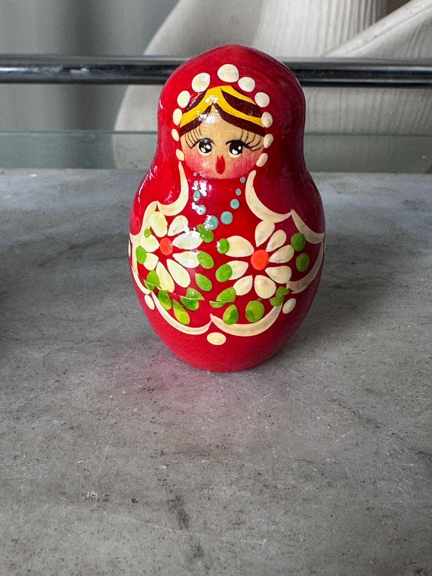 Vintage Russian Neatin Dolls | Collectible 5 hand painted Russian Nesting Dolls | Red w  Flowers