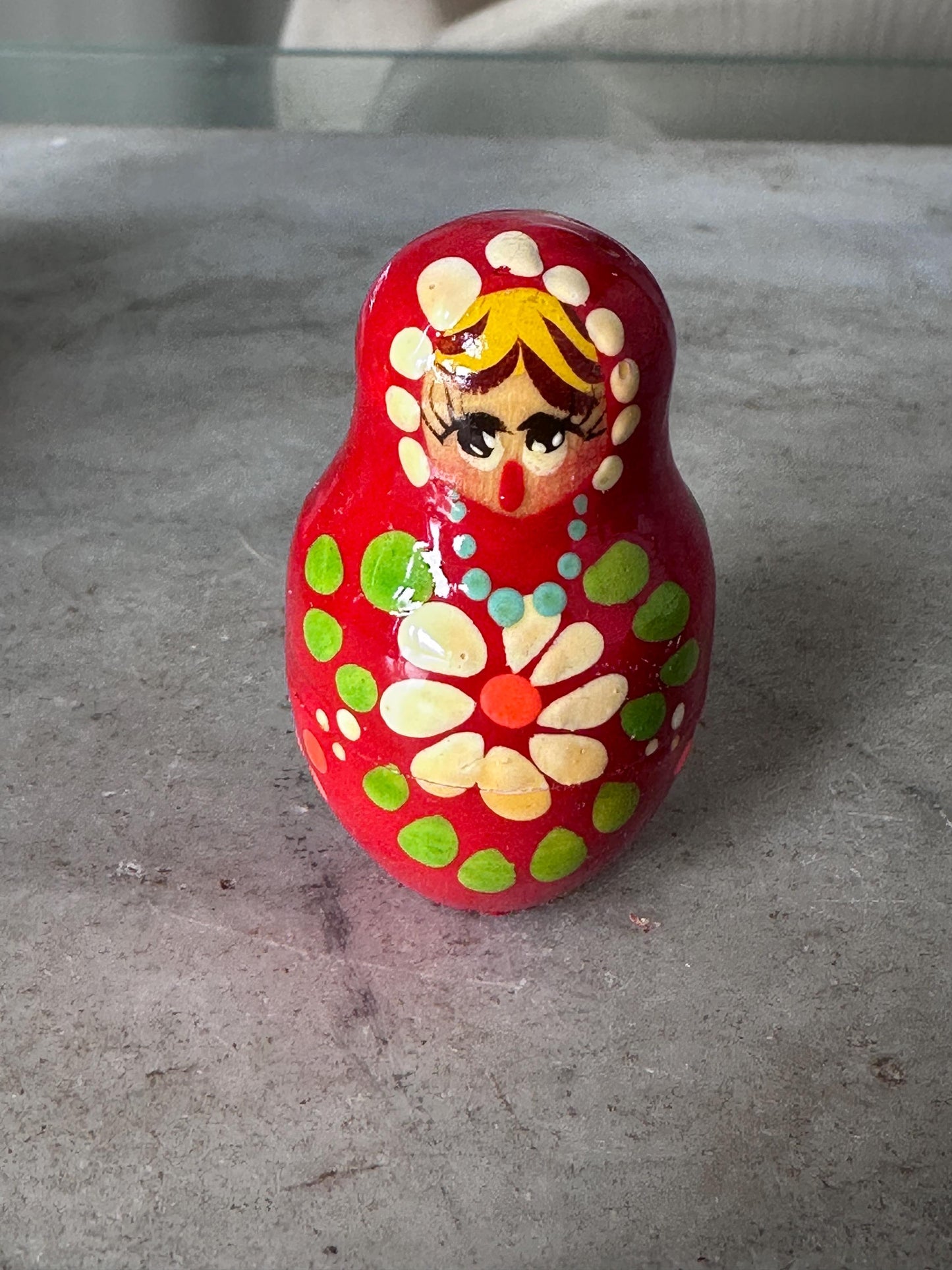 Vintage Russian Neatin Dolls | Collectible 5 hand painted Russian Nesting Dolls | Red w  Flowers