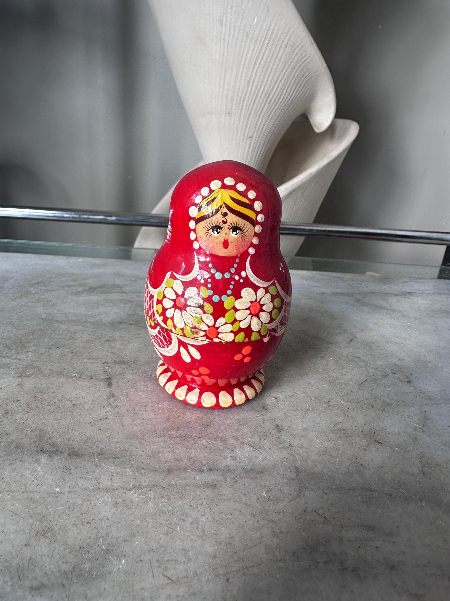 Vintage Russian Neatin Dolls | Collectible 5 hand painted Russian Nesting Dolls | Red w  Flowers