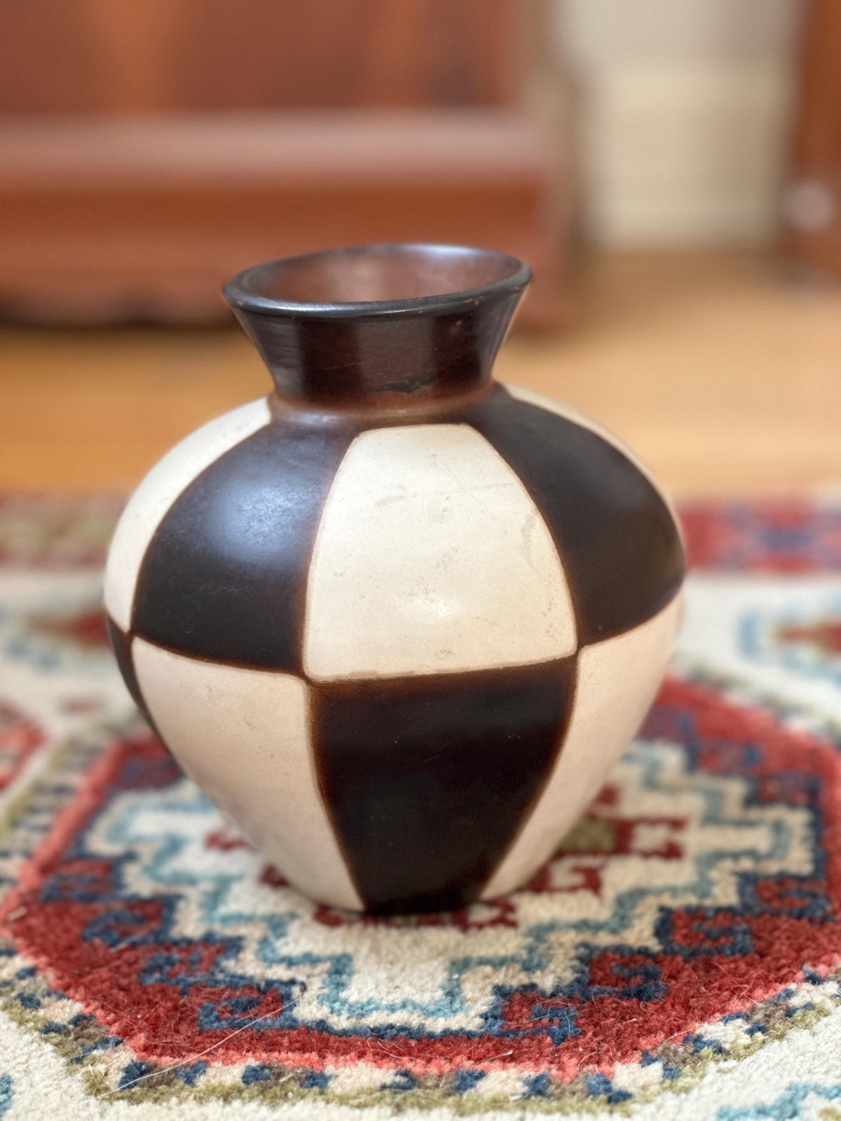Vintage Valeriano Paz Pottery Vase, Chulucanas Peru Folk Art, Brown White Geometric Design, Signed Peruvian Pottery