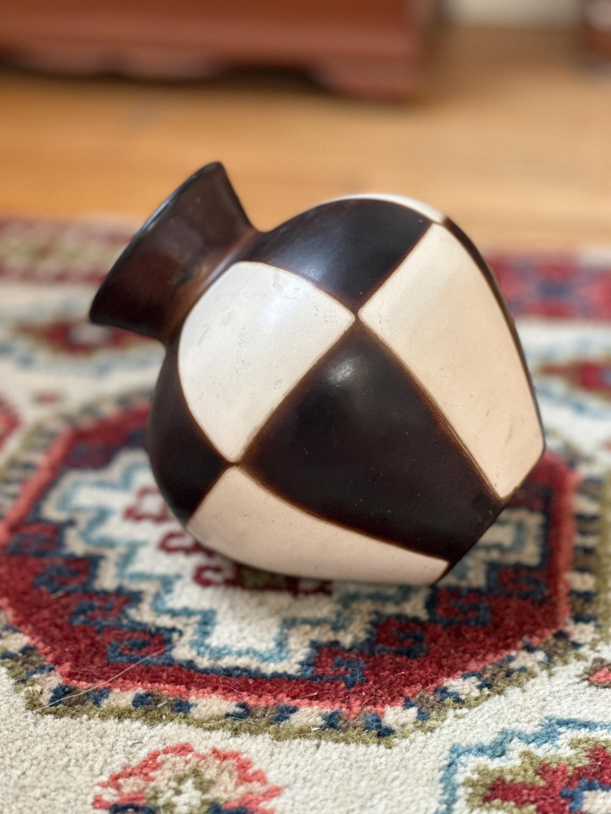 Vintage Valeriano Paz Pottery Vase, Chulucanas Peru Folk Art, Brown White Geometric Design, Signed Peruvian Pottery