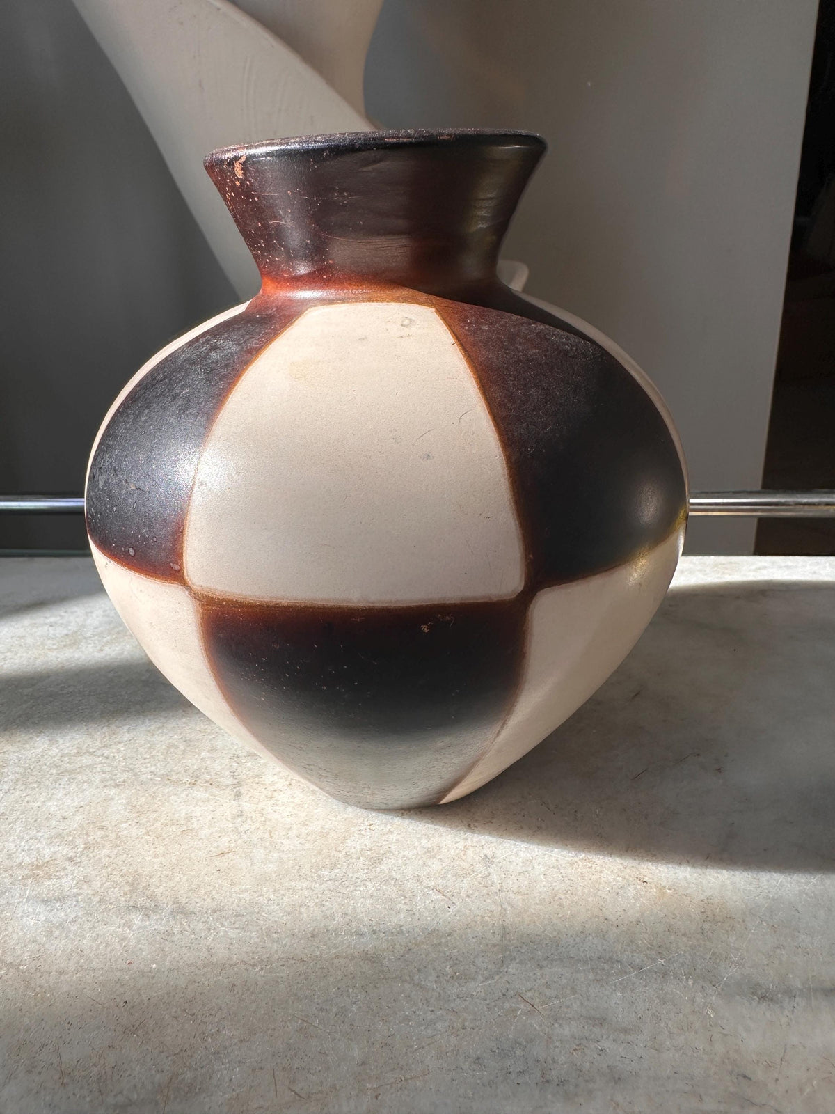 Vintage Valeriano Paz Pottery Vase, Chulucanas Peru Folk Art, Brown White Geometric Design, Signed Peruvian Pottery
