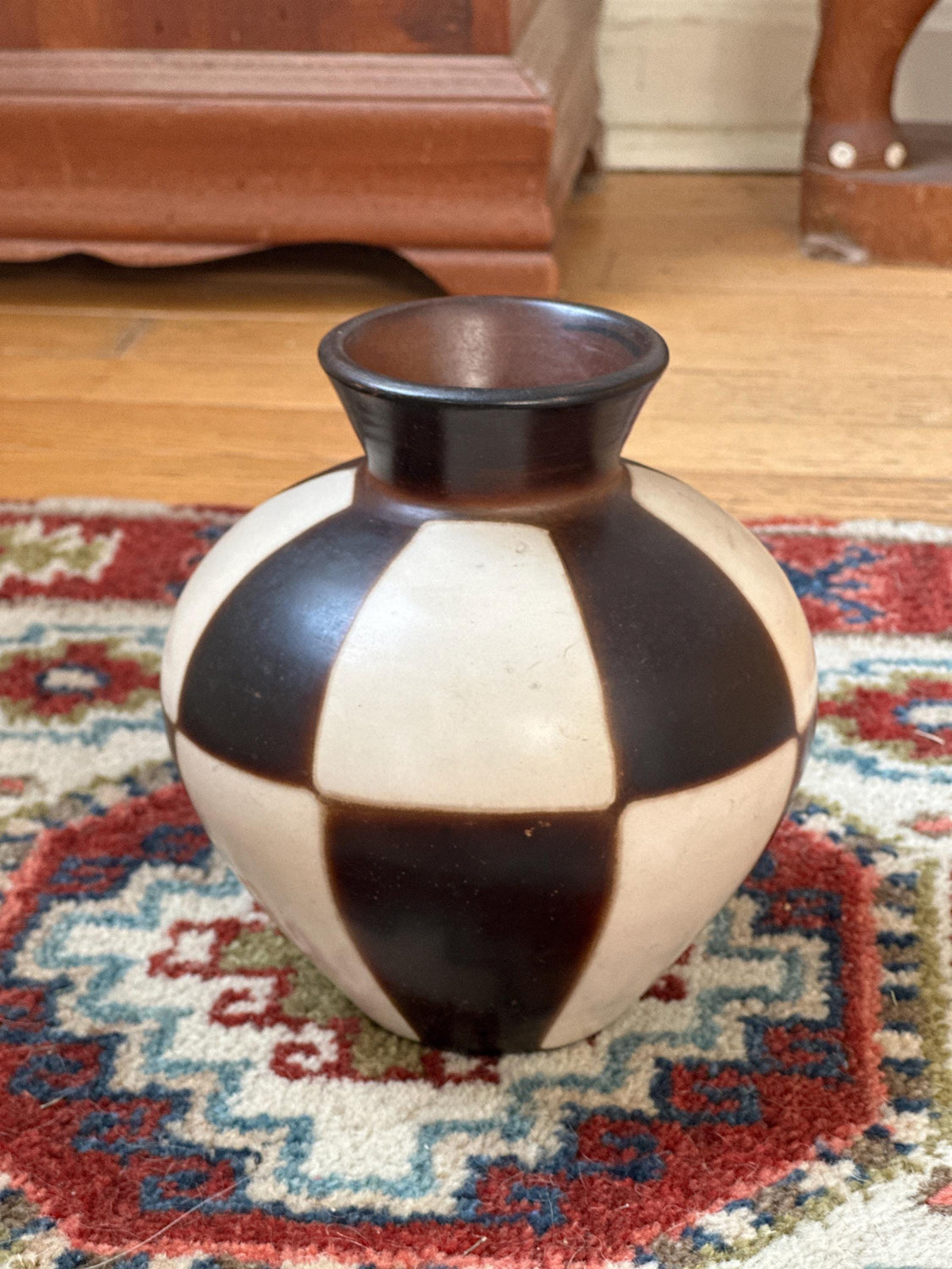 Vintage Valeriano Paz Pottery Vase, Chulucanas Peru Folk Art, Brown White Geometric Design, Signed Peruvian Pottery