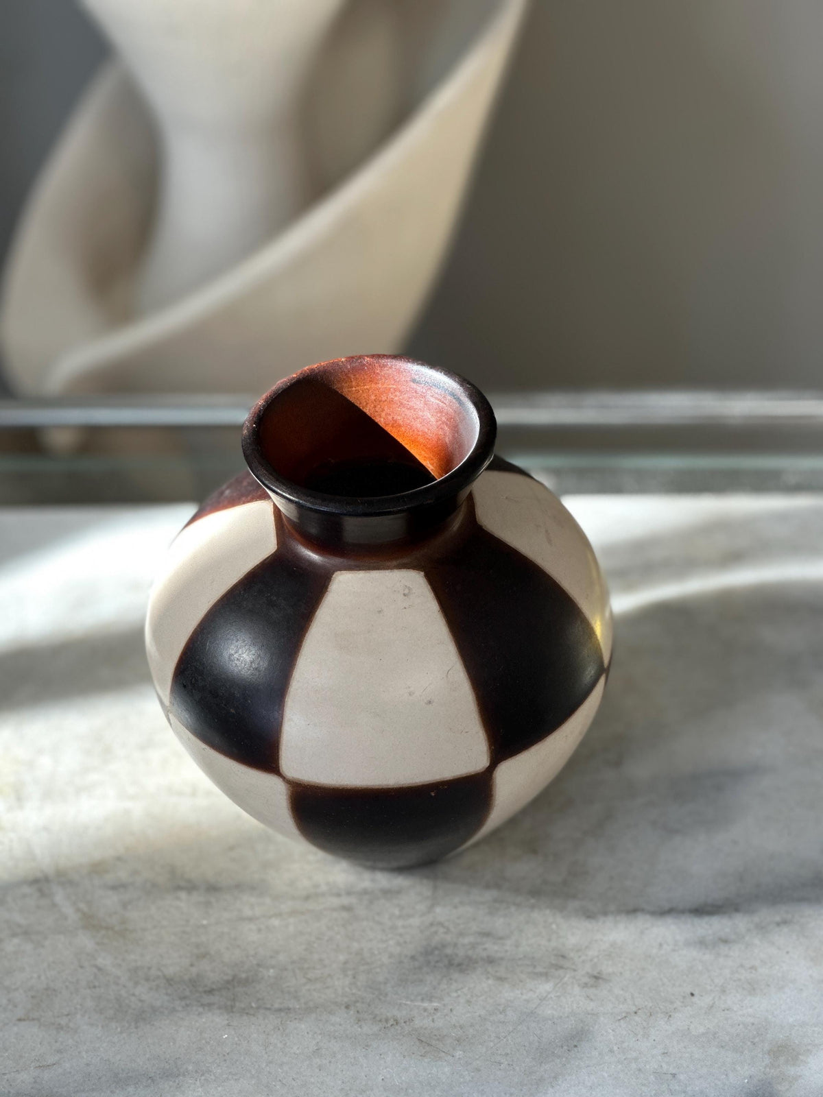 Vintage Valeriano Paz Pottery Vase, Chulucanas Peru Folk Art, Brown White Geometric Design, Signed Peruvian Pottery