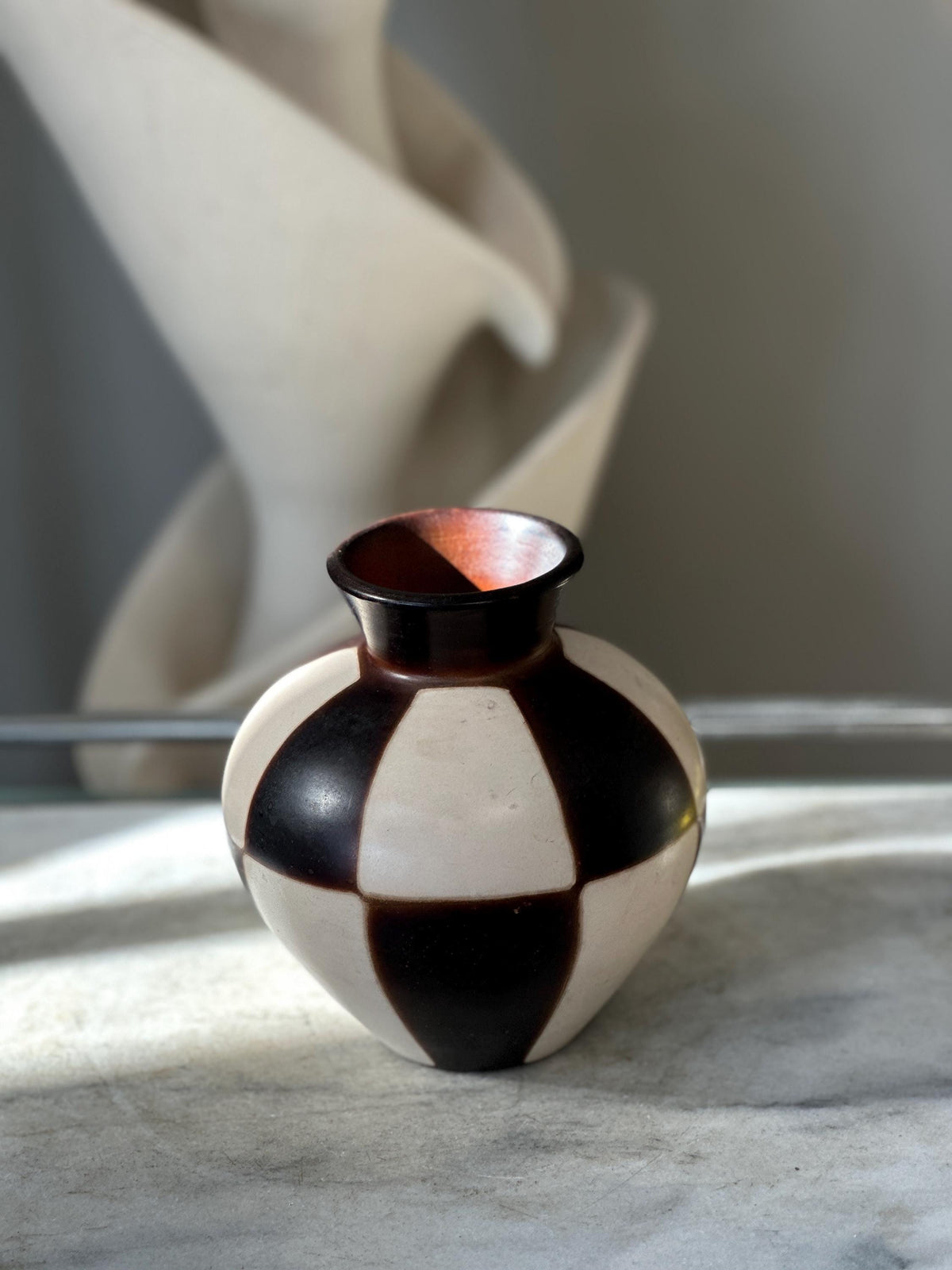 Vintage Valeriano Paz Pottery Vase, Chulucanas Peru Folk Art, Brown White Geometric Design, Signed Peruvian Pottery