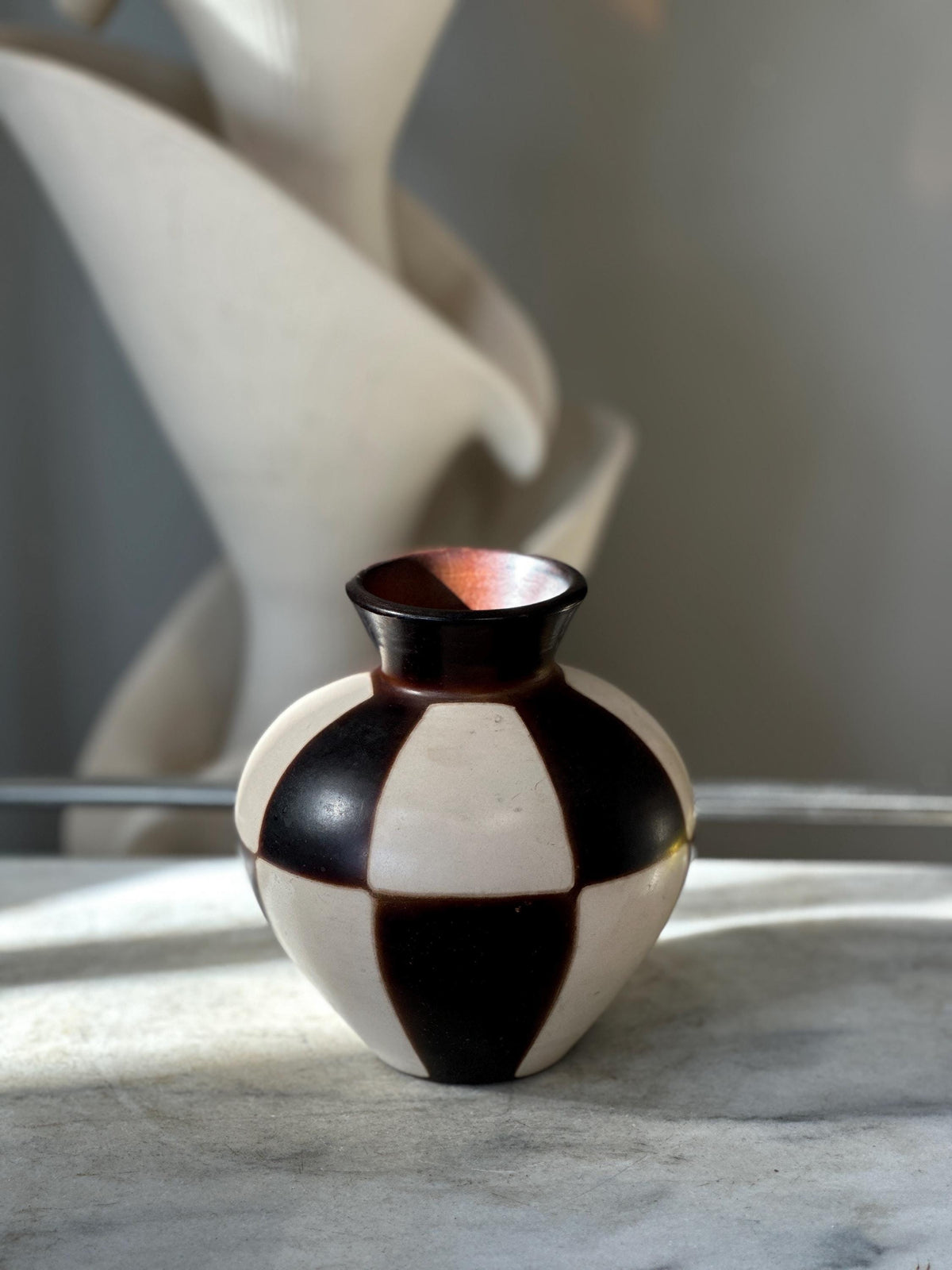 Vintage Valeriano Paz Pottery Vase, Chulucanas Peru Folk Art, Brown White Geometric Design, Signed Peruvian Pottery