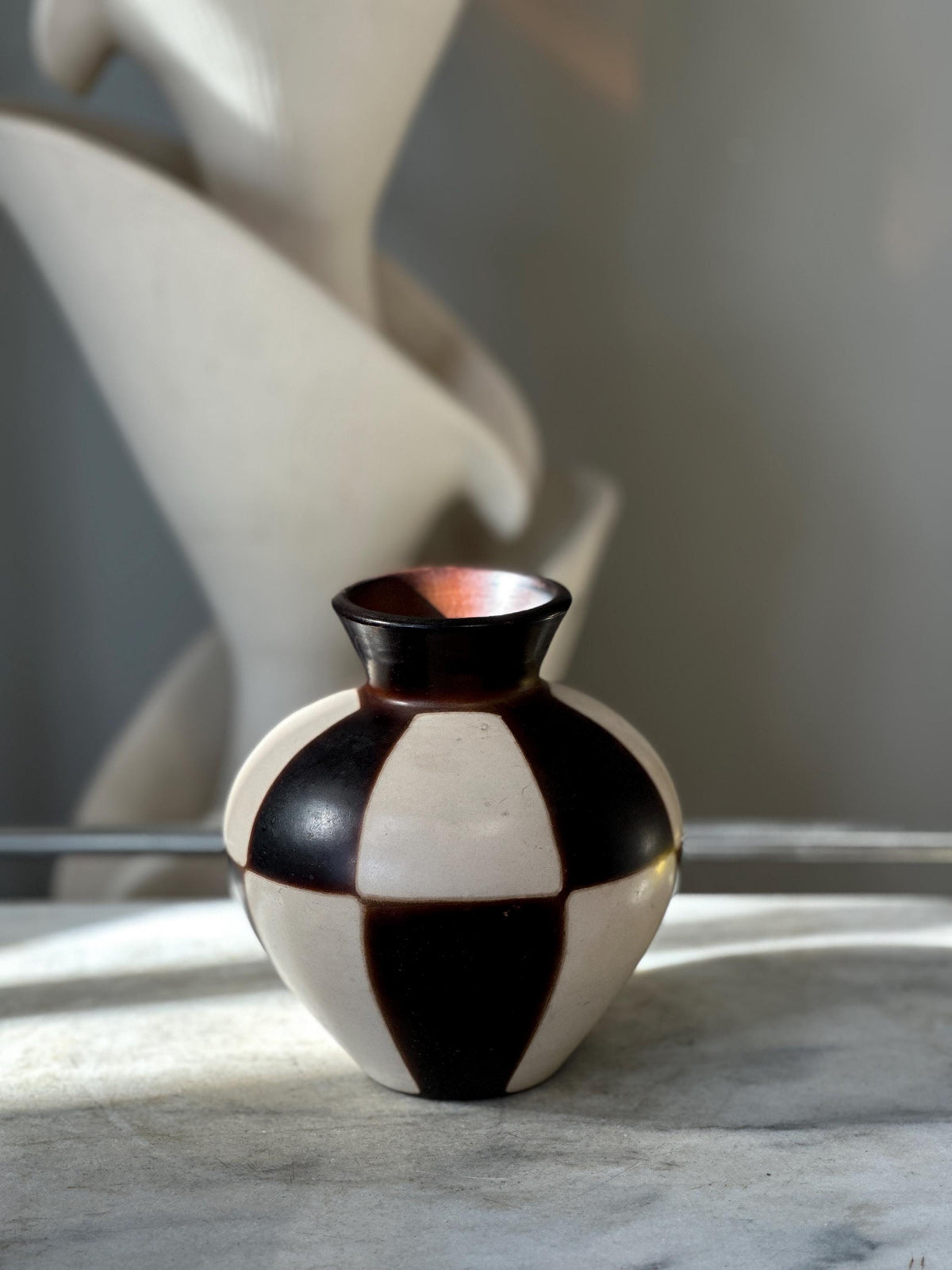 Vintage Valeriano Paz Pottery Vase, Chulucanas Peru Folk Art, Brown White Geometric Design, Signed Peruvian Pottery