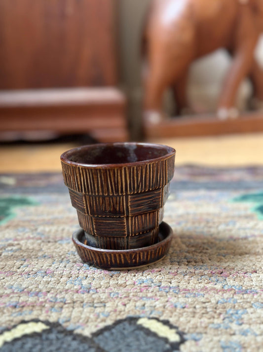 MCCOY vintage 1940’s basket weave brown planter